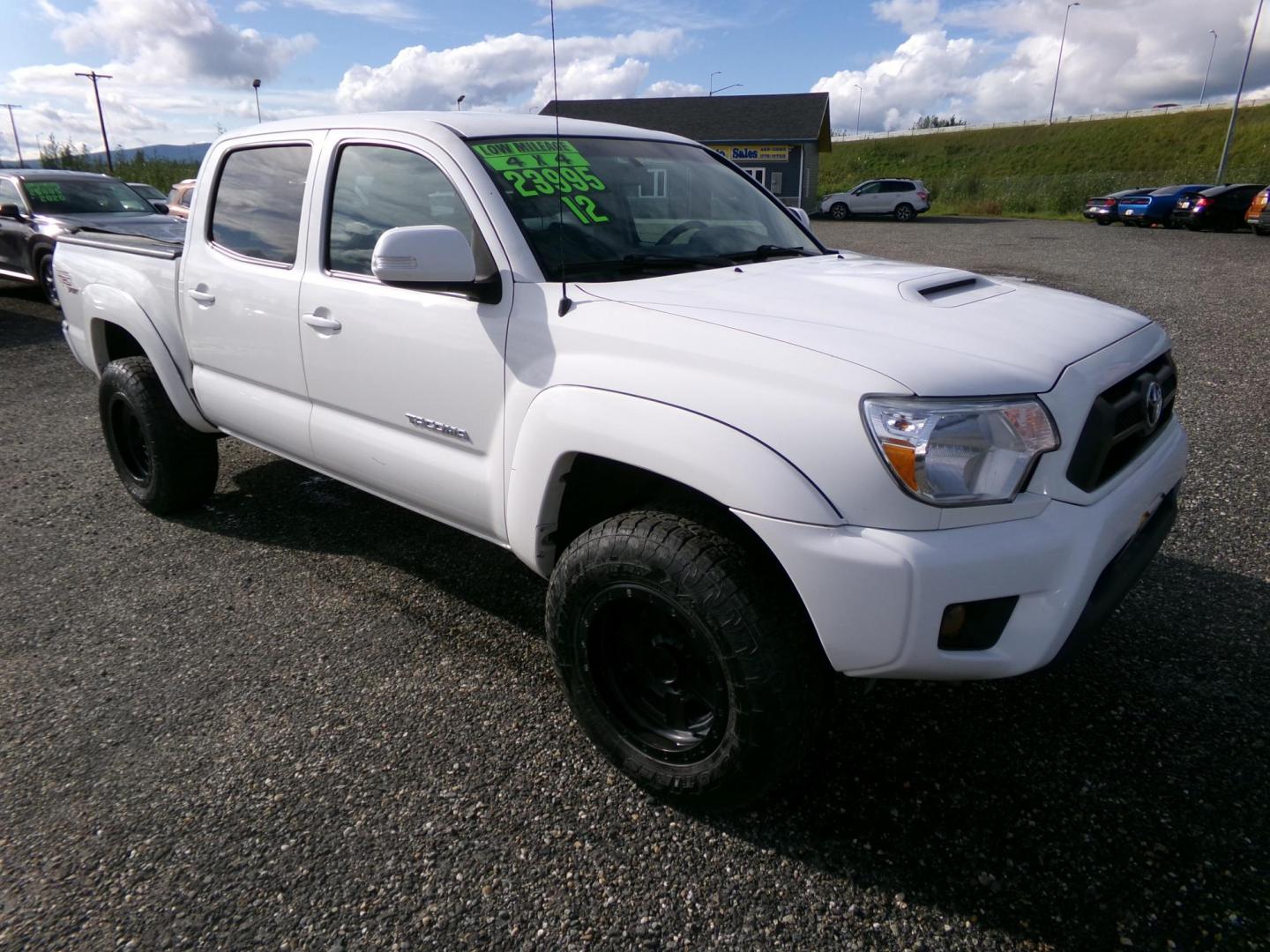 2012 White /Black Toyota Tacoma Double Cab V6 4WD (3TMLU4EN8CM) with an 4.0L V6 DOHC 24V engine, 5-Speed Automatic transmission, located at 2630 Philips Field Rd., Fairbanks, AK, 99709, (907) 458-0593, 64.848068, -147.780609 - Photo#0