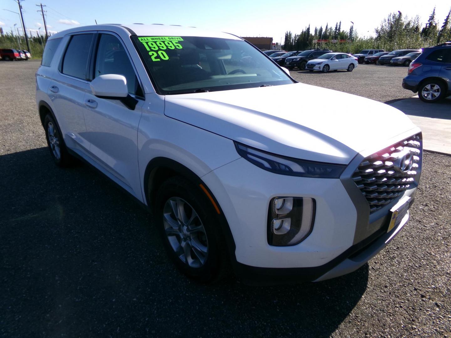 2020 White Hyundai Palisade SE AWD (KM8R1DHE4LU) with an 3.8L V6 DOHC 24V engine, 8A transmission, located at 2630 Philips Field Rd., Fairbanks, AK, 99709, (907) 458-0593, 64.848068, -147.780609 - Photo#2