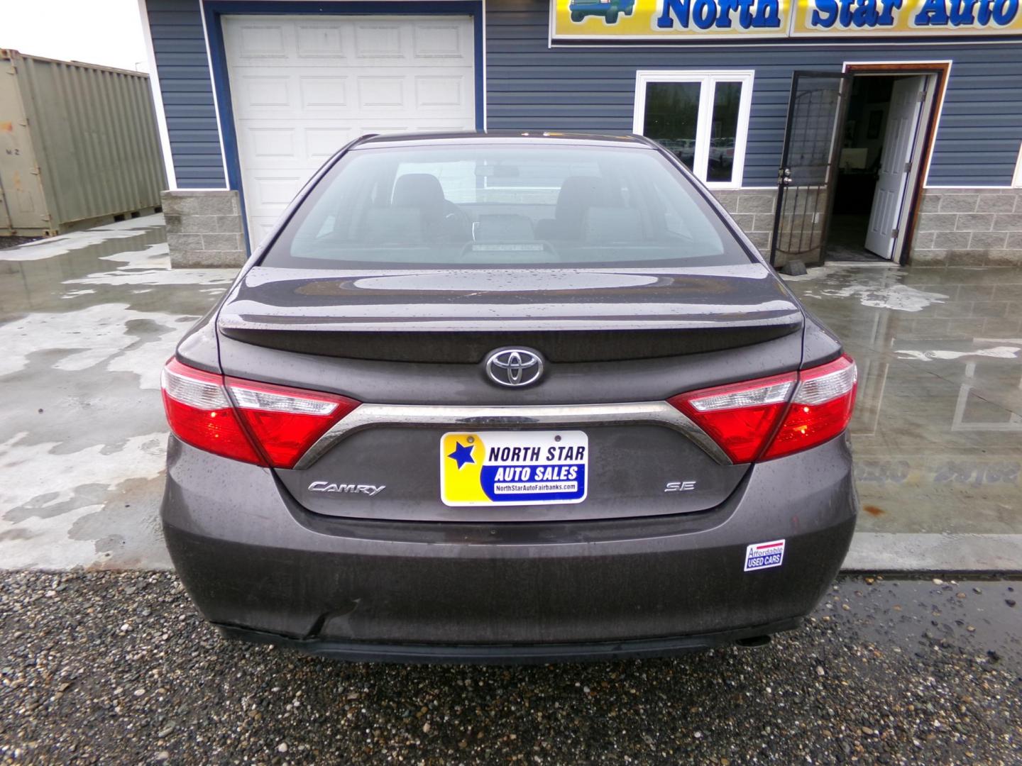 2015 Toyota Camry SE (4T1BF1FKXFU) with an 2.5L L4 DOHC 16V engine, 6-Speed Automatic transmission, located at 2630 Philips Field Rd., Fairbanks, AK, 99709, (907) 458-0593, 64.848068, -147.780609 - Photo#3