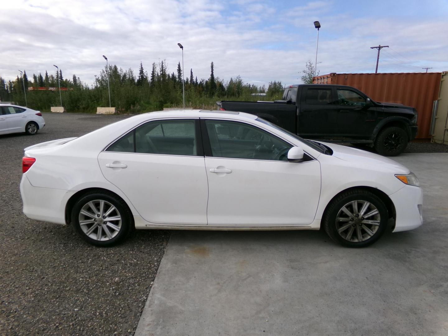 2012 White Toyota Camry SE (4T1BF1FK1CU) with an 2.5L L4 DOHC 16V engine, 6-Speed Automatic transmission, located at 2630 Philips Field Rd., Fairbanks, AK, 99709, (907) 458-0593, 64.848068, -147.780609 - Photo#1