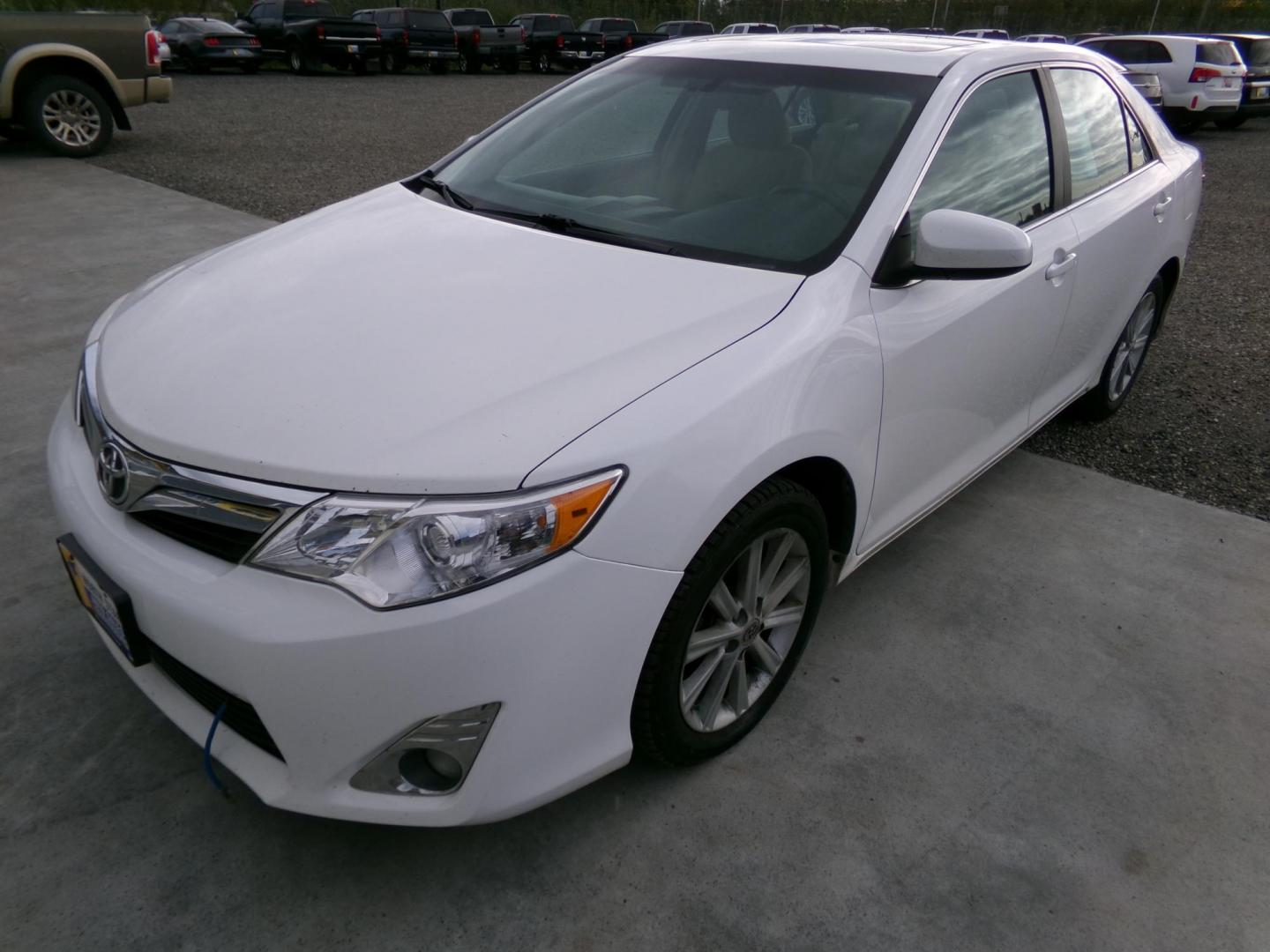 2012 White Toyota Camry SE (4T1BF1FK1CU) with an 2.5L L4 DOHC 16V engine, 6-Speed Automatic transmission, located at 2630 Philips Field Rd., Fairbanks, AK, 99709, (907) 458-0593, 64.848068, -147.780609 - Photo#0