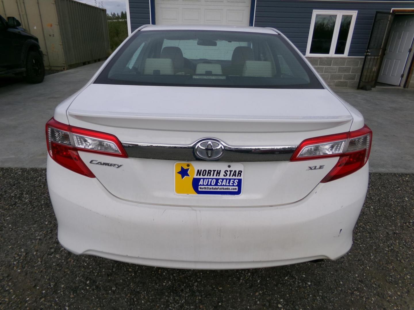 2012 White Toyota Camry SE (4T1BF1FK1CU) with an 2.5L L4 DOHC 16V engine, 6-Speed Automatic transmission, located at 2630 Philips Field Rd., Fairbanks, AK, 99709, (907) 458-0593, 64.848068, -147.780609 - Photo#3