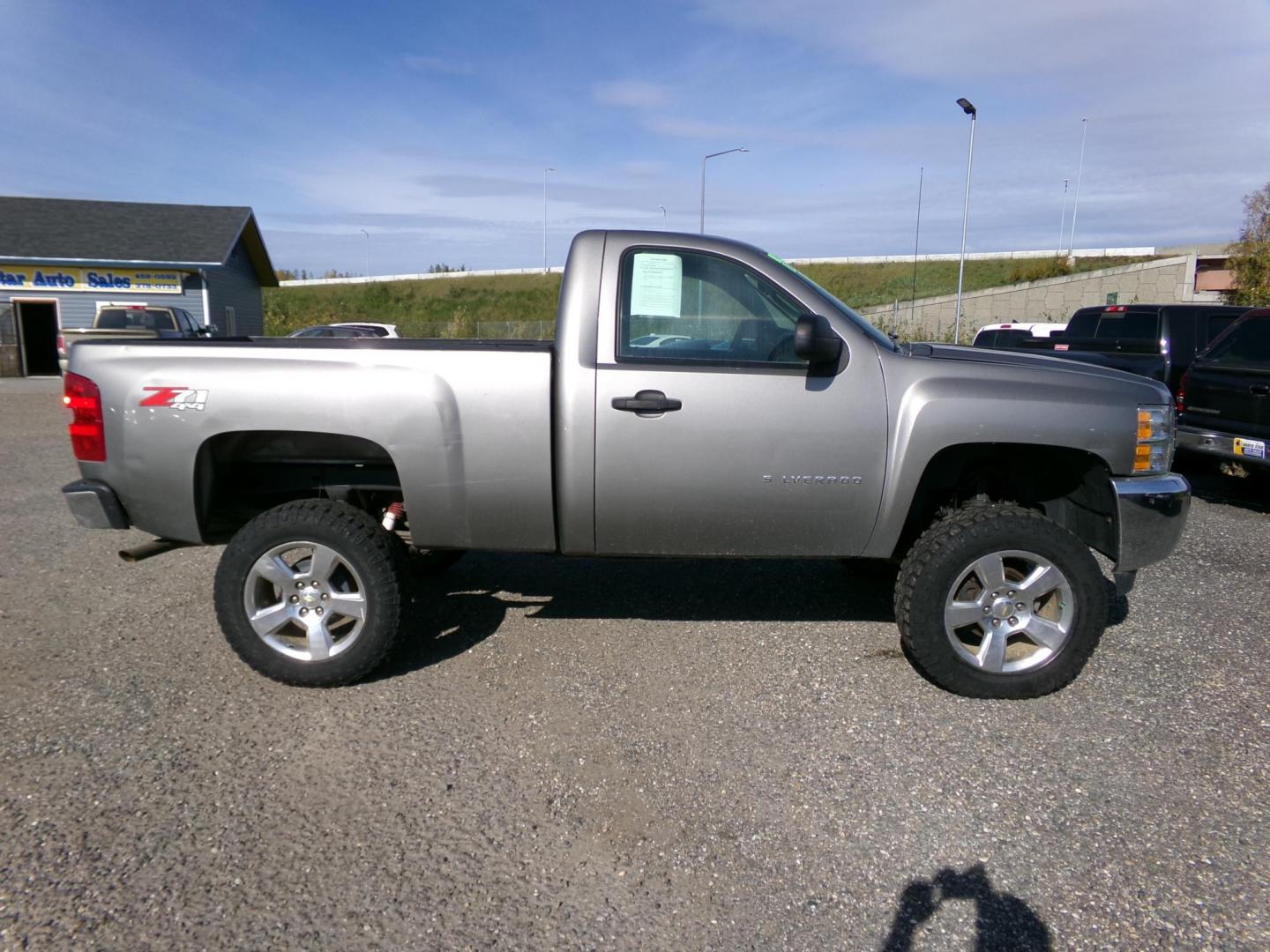 2013 Grey Chevrolet Silverado 1500 LT 4WD (1GCNKSE04DZ) with an 5.3L V8 OHV 16V FFV engine, located at 2630 Philips Field Rd., Fairbanks, AK, 99709, (907) 458-0593, 64.848068, -147.780609 - Photo#1