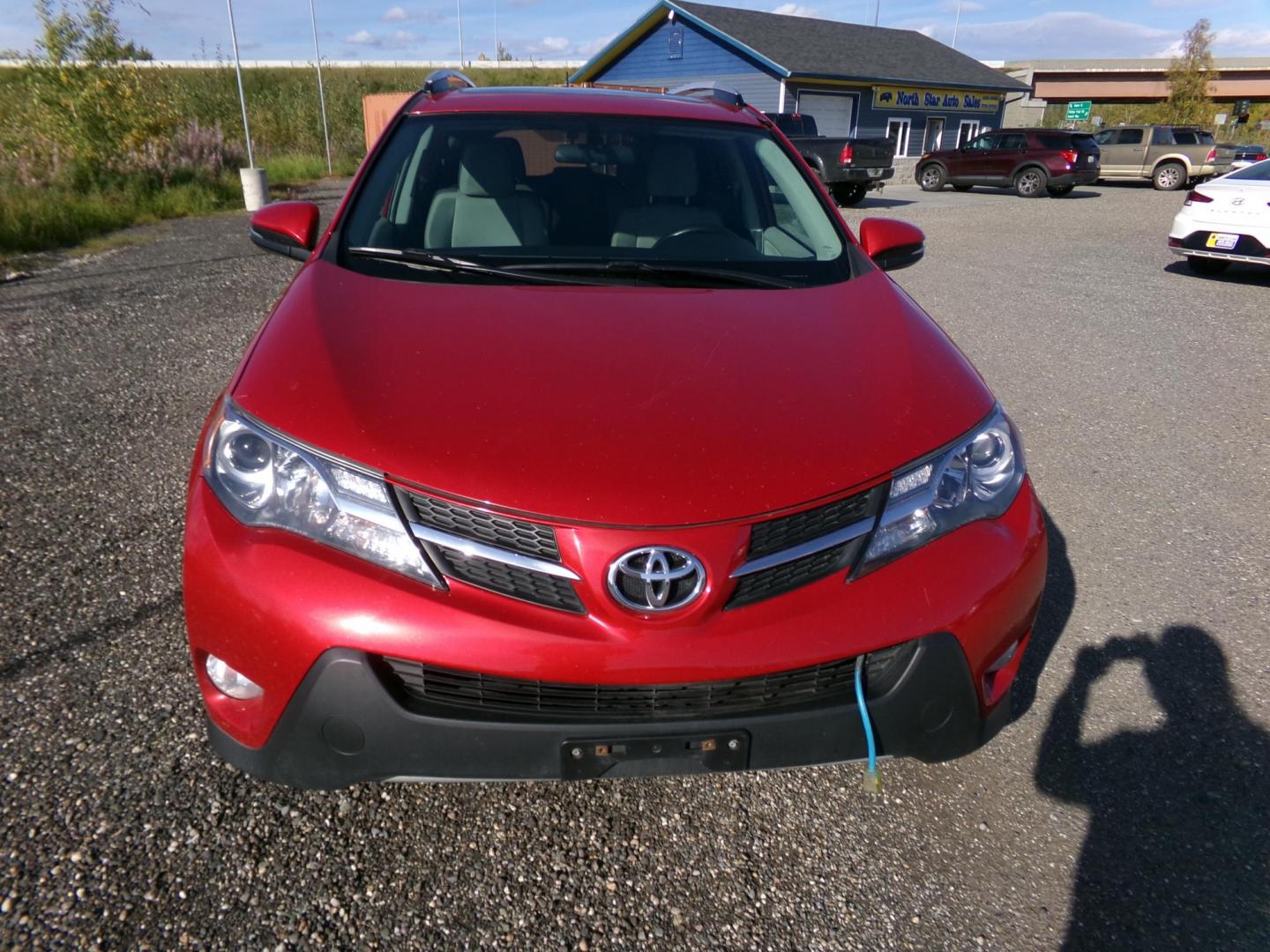 2013 Red Toyota RAV4 XLE AWD (2T3RFREV5DW) with an 2.5L L4 DOHC 16V engine, 6-Speed Automatic transmission, located at 2630 Philips Field Rd., Fairbanks, AK, 99709, (907) 458-0593, 64.848068, -147.780609 - Photo#1