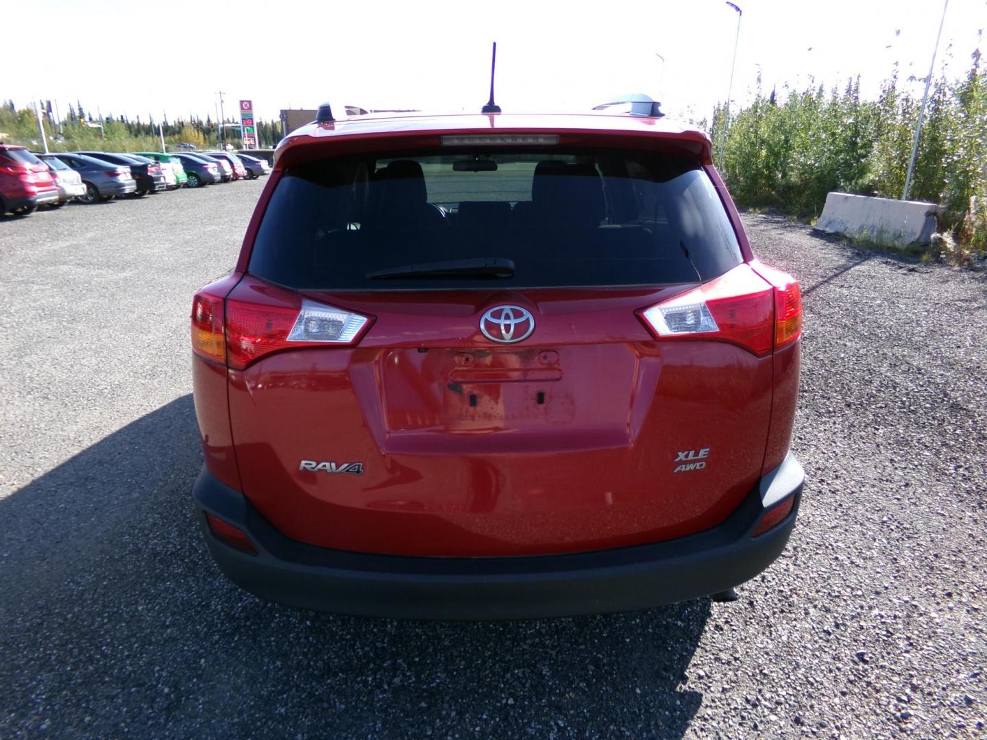 2013 Red Toyota RAV4 XLE AWD (2T3RFREV5DW) with an 2.5L L4 DOHC 16V engine, 6-Speed Automatic transmission, located at 2630 Philips Field Rd., Fairbanks, AK, 99709, (907) 458-0593, 64.848068, -147.780609 - Photo#3