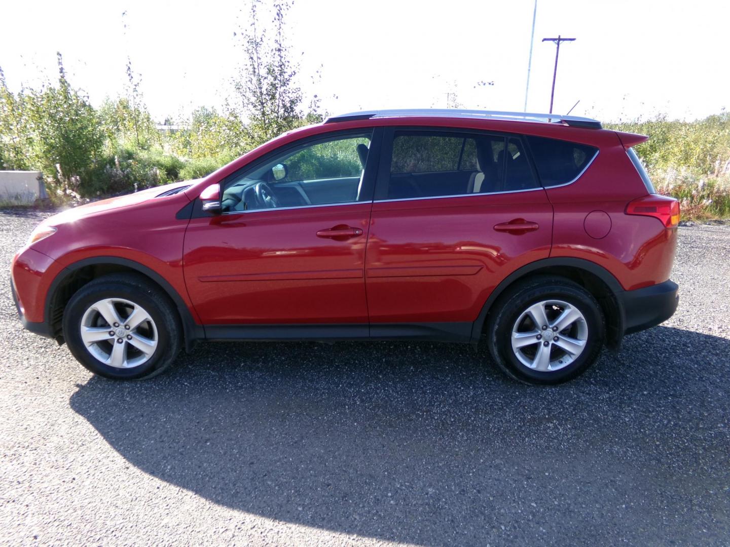 2013 Red Toyota RAV4 XLE AWD (2T3RFREV5DW) with an 2.5L L4 DOHC 16V engine, 6-Speed Automatic transmission, located at 2630 Philips Field Rd., Fairbanks, AK, 99709, (907) 458-0593, 64.848068, -147.780609 - Photo#4