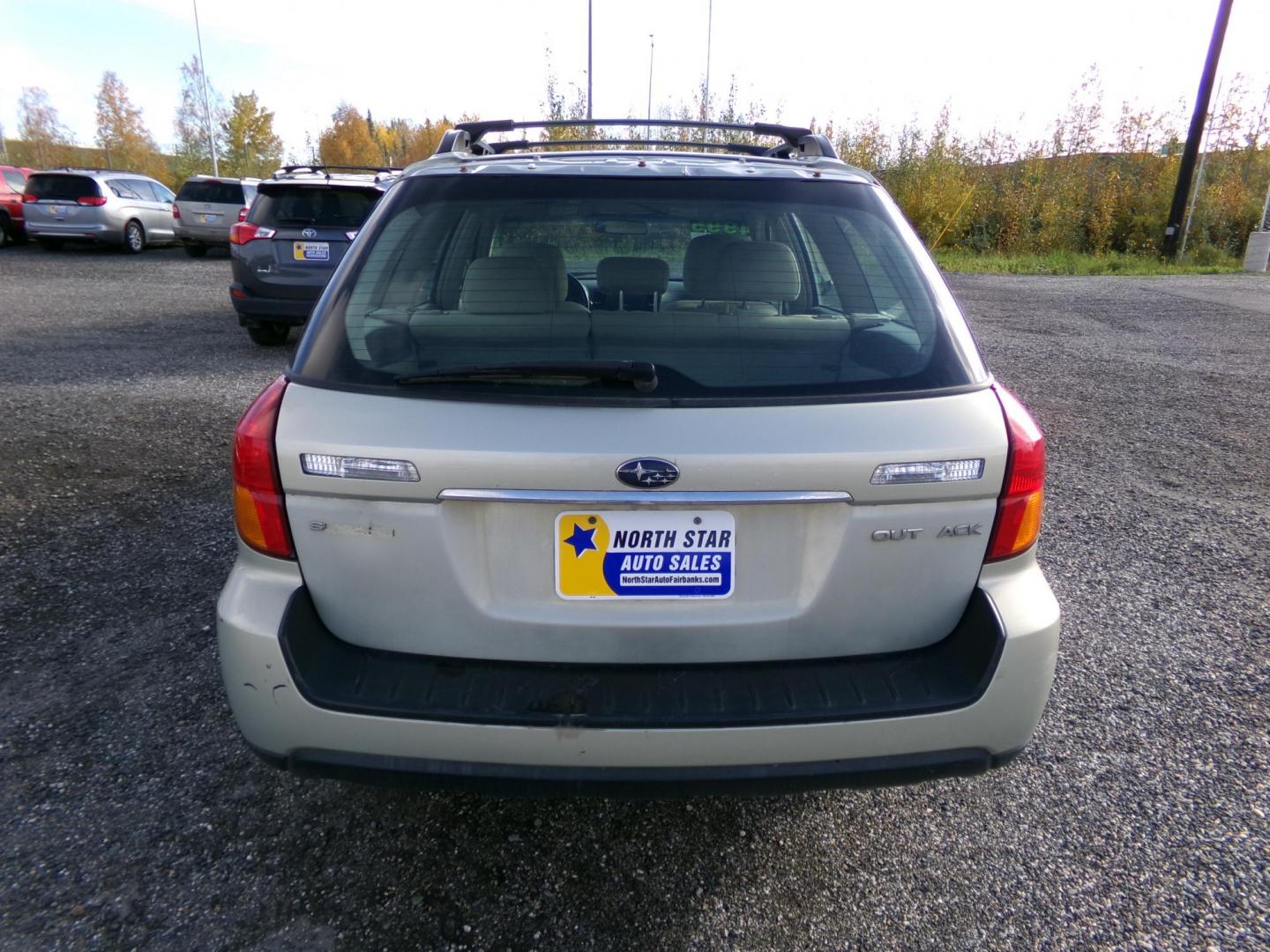 2007 Gold Subaru Outback 2.5i Basic Wagon (4S4BP61C377) with an 2.5L H4 SOHC 16V engine, 4-Speed Automatic Overdrive transmission, located at 2630 Philips Field Rd., Fairbanks, AK, 99709, (907) 458-0593, 64.848068, -147.780609 - Photo#3