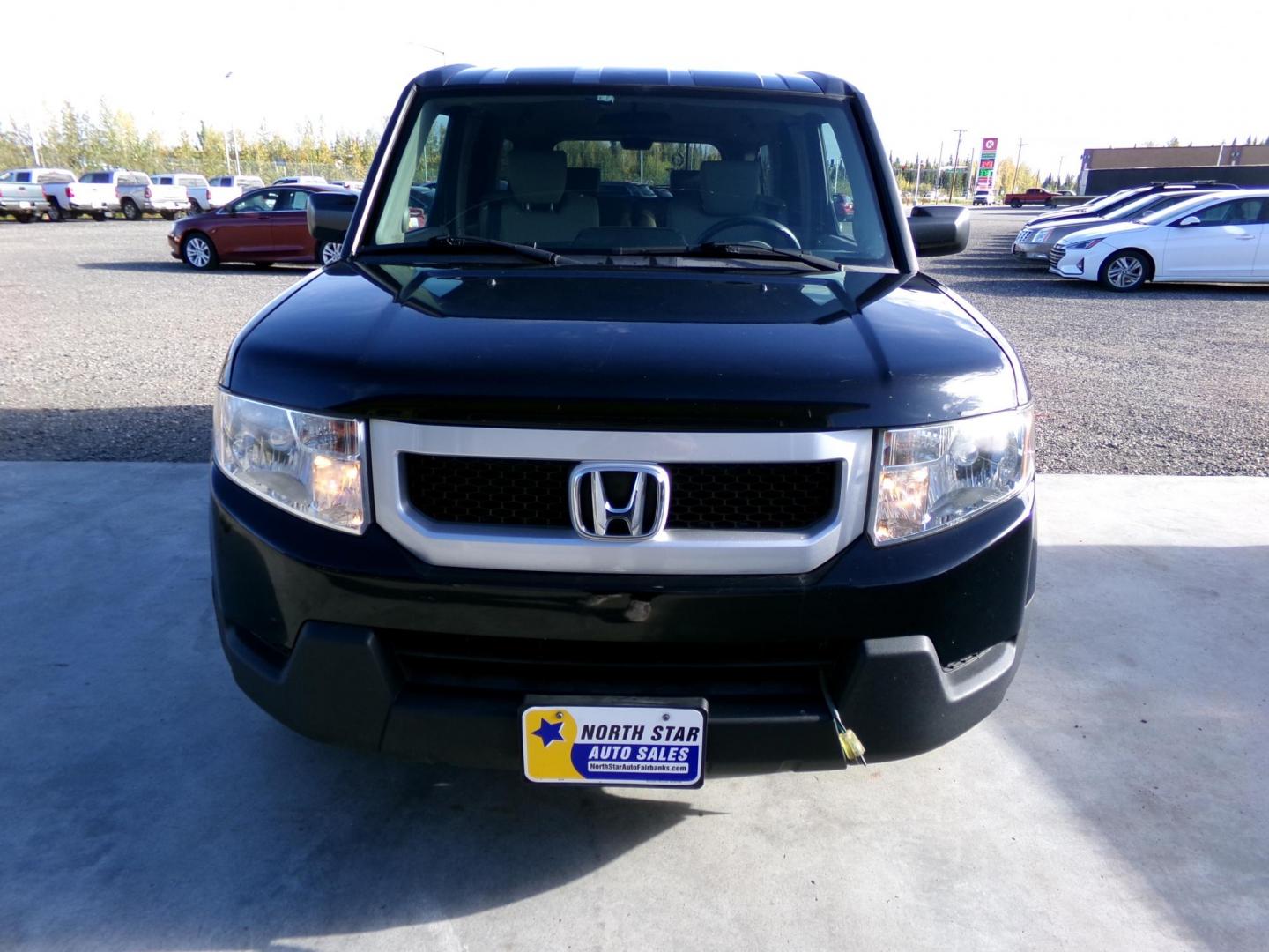 2011 Black Honda Element EX 4WD AT (5J6YH2H7XBL) with an 2.4L L4 DOHC 16V engine, 5-Speed Automatic transmission, located at 2630 Philips Field Rd., Fairbanks, AK, 99709, (907) 458-0593, 64.848068, -147.780609 - Photo#1