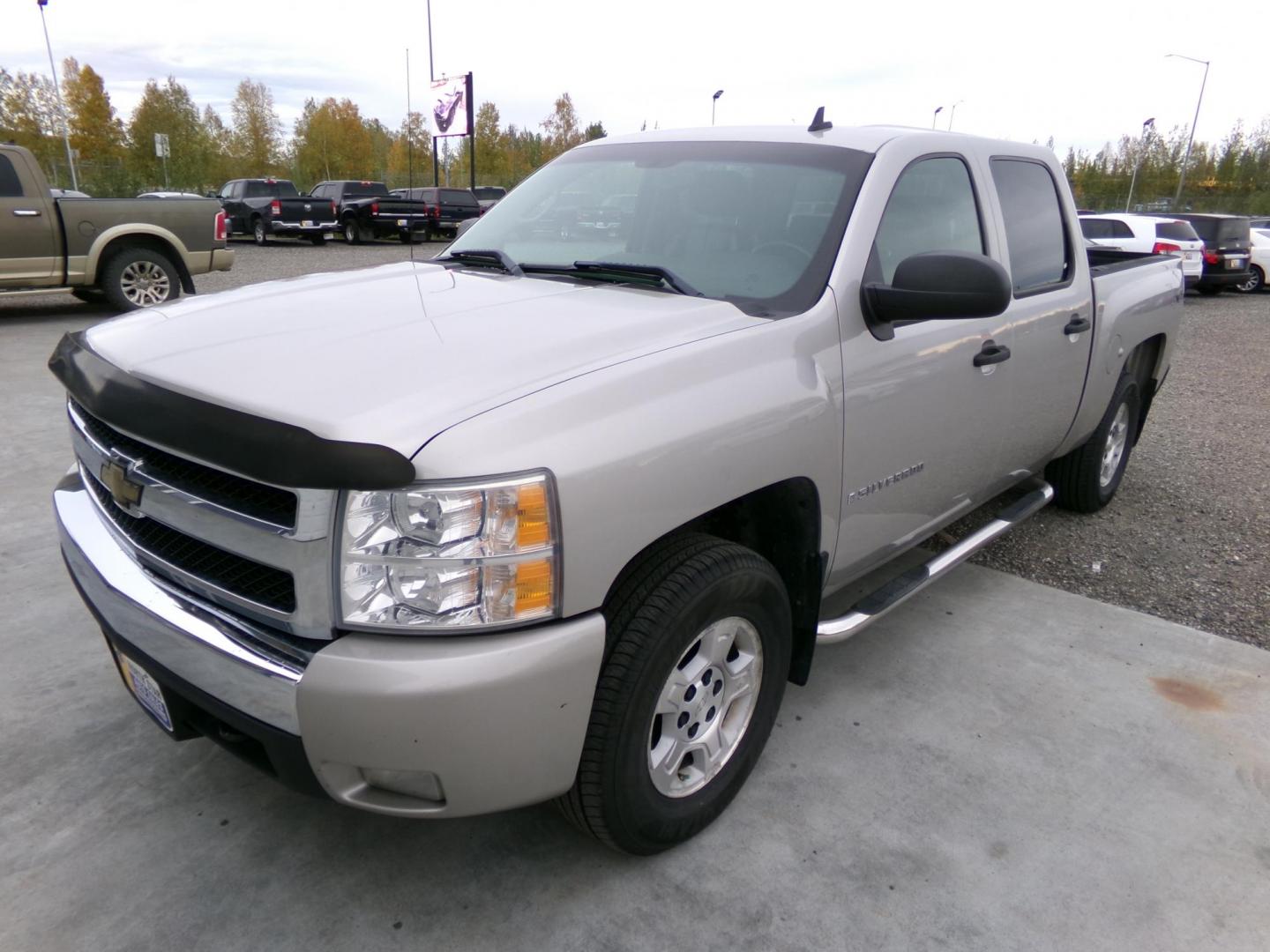 2007 Silver Chevrolet Silverado 1500 LT1 Crew Cab 4WD (2GCEK13MX71) with an 5.3L V8 OHV 16V engine, 4-Speed Automatic Overdrive transmission, located at 2630 Philips Field Rd., Fairbanks, AK, 99709, (907) 458-0593, 64.848068, -147.780609 - Photo#0