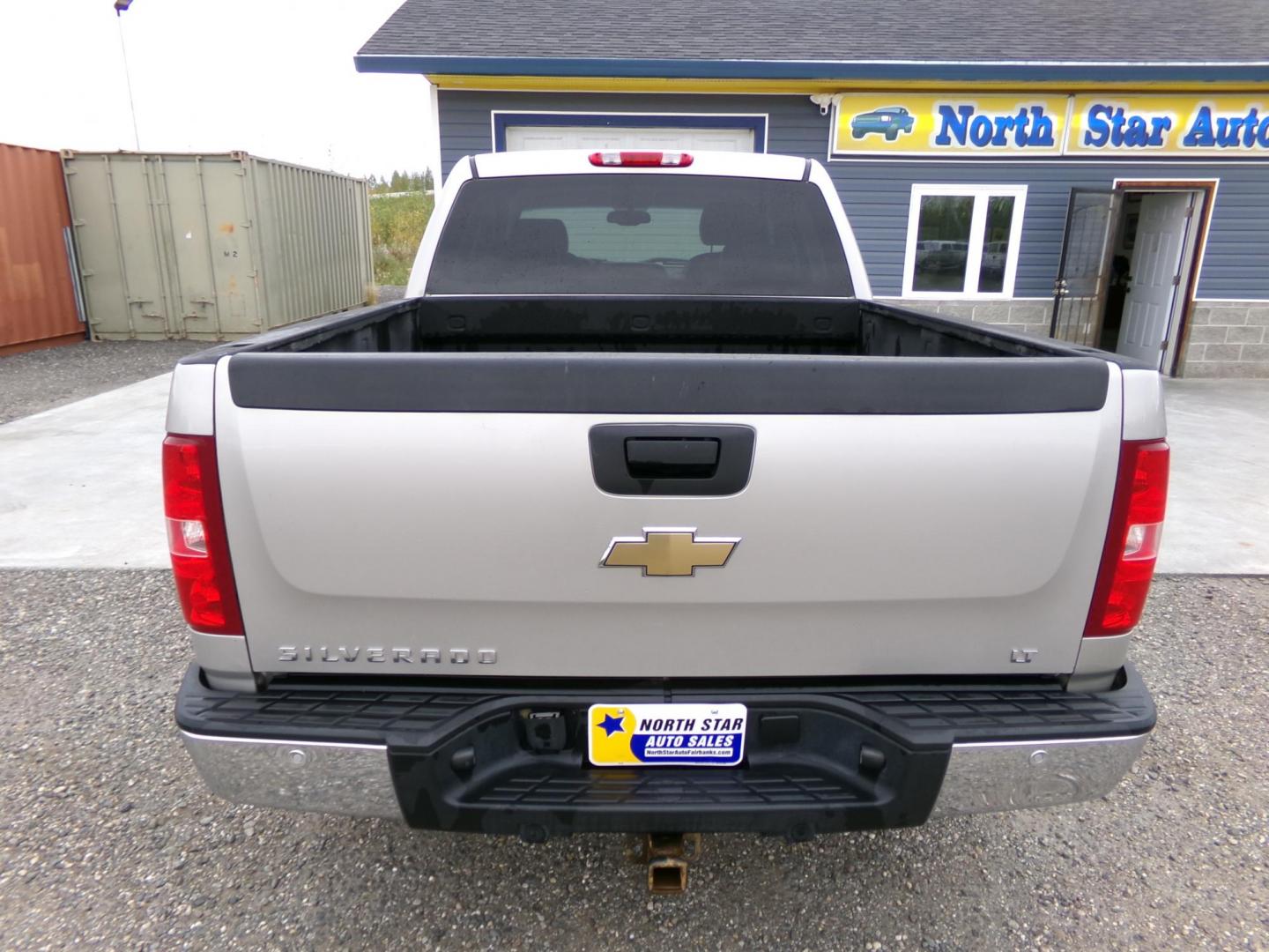 2007 Silver Chevrolet Silverado 1500 LT1 Crew Cab 4WD (2GCEK13MX71) with an 5.3L V8 OHV 16V engine, 4-Speed Automatic Overdrive transmission, located at 2630 Philips Field Rd., Fairbanks, AK, 99709, (907) 458-0593, 64.848068, -147.780609 - Photo#3