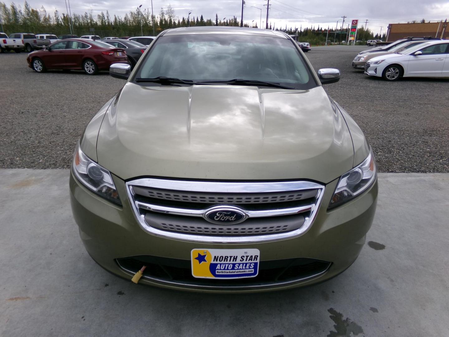 2012 Green Ford Taurus Limited AWD (1FAHP2JW8CG) with an 3.5L V6 DOHC 24V engine, 6-Speed Automatic transmission, located at 2630 Philips Field Rd., Fairbanks, AK, 99709, (907) 458-0593, 64.848068, -147.780609 - Photo#1