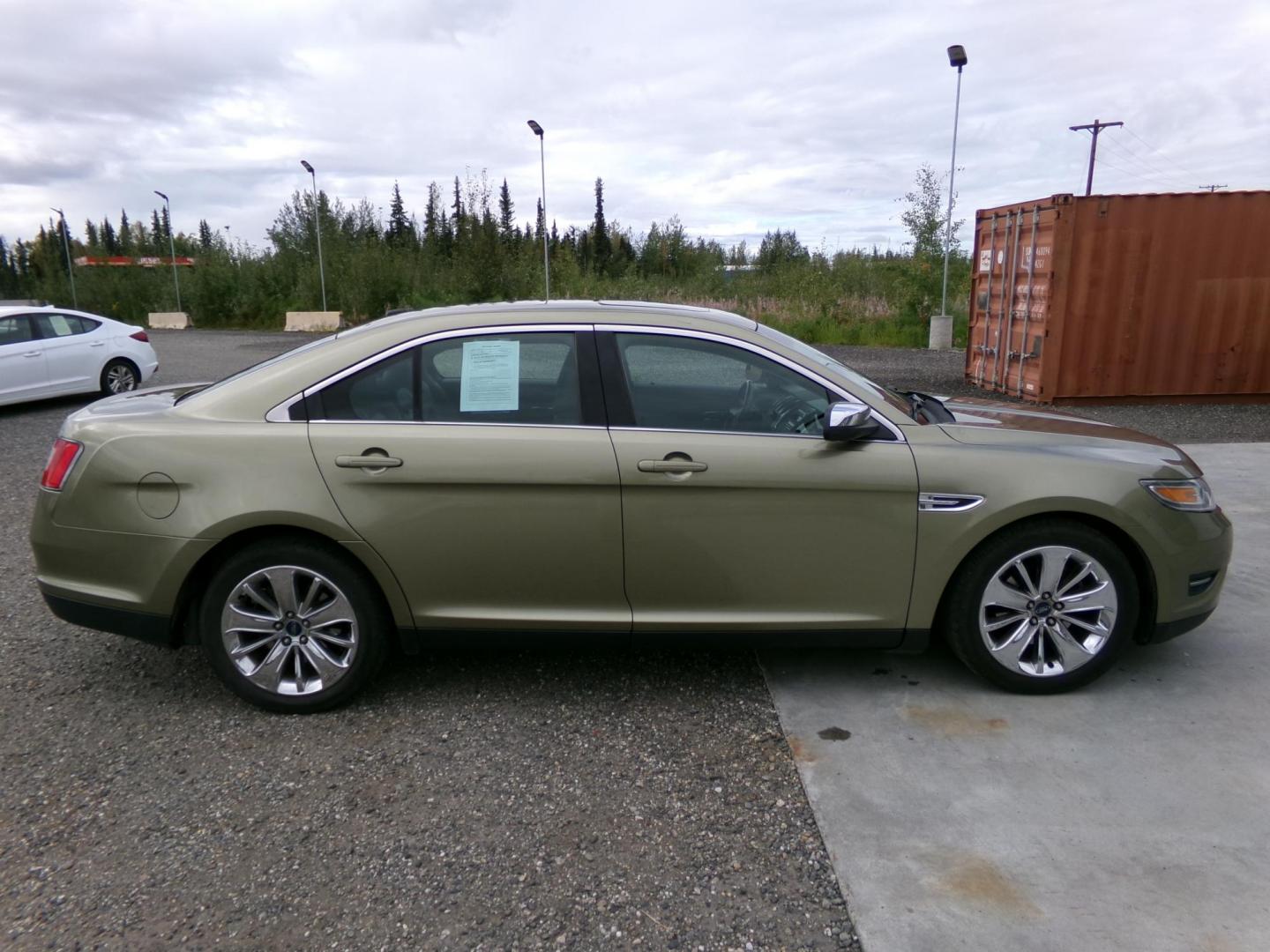 2012 Green Ford Taurus Limited AWD (1FAHP2JW8CG) with an 3.5L V6 DOHC 24V engine, 6-Speed Automatic transmission, located at 2630 Philips Field Rd., Fairbanks, AK, 99709, (907) 458-0593, 64.848068, -147.780609 - Photo#2