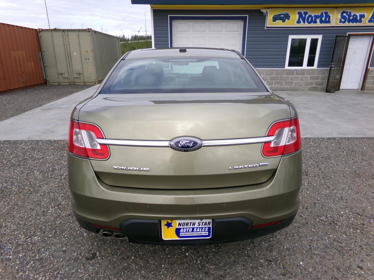 2012 Green Ford Taurus Limited AWD (1FAHP2JW8CG) with an 3.5L V6 DOHC 24V engine, 6-Speed Automatic transmission, located at 2630 Philips Field Rd., Fairbanks, AK, 99709, (907) 458-0593, 64.848068, -147.780609 - Photo#3