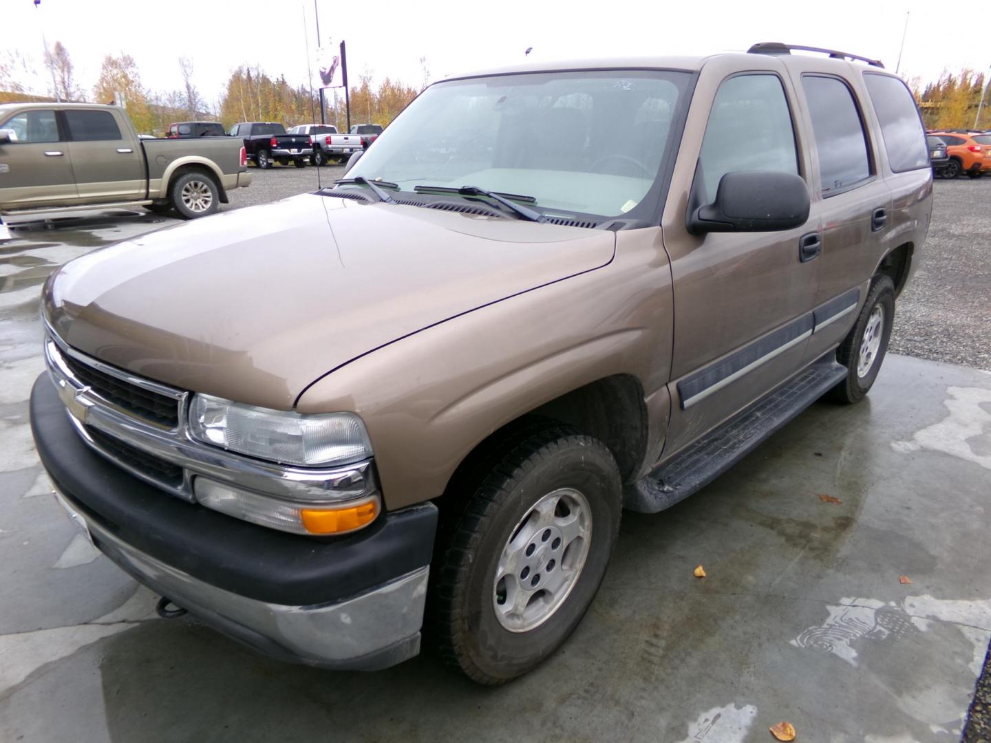 2004 Gold Chevrolet Tahoe 4WD (1GNEK13V94J) with an 4.8L V8 OHV 16V engine, 4-Speed Automatic Overdrive transmission, located at 2630 Philips Field Rd., Fairbanks, AK, 99709, (907) 458-0593, 64.848068, -147.780609 - Photo#0