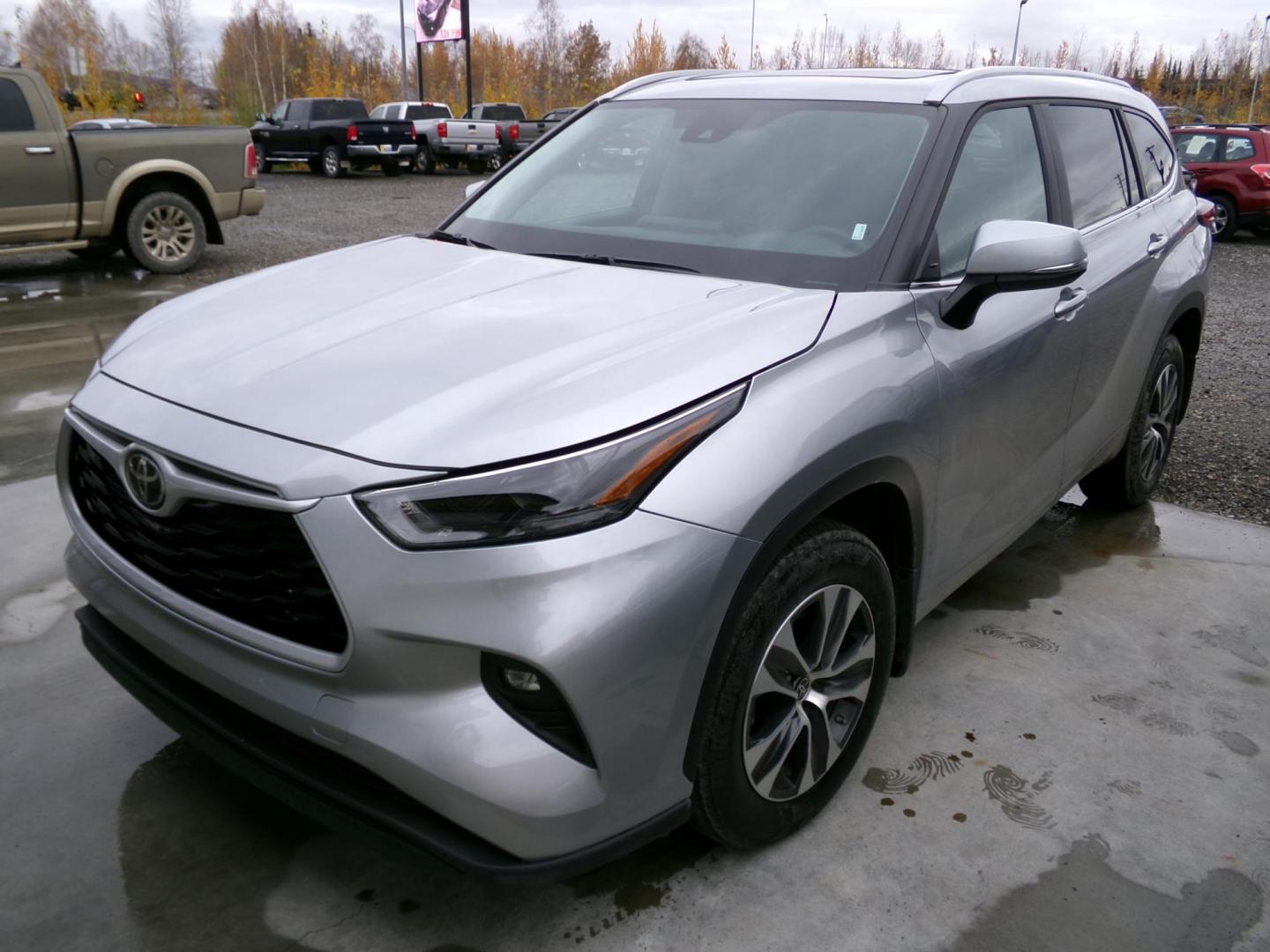 2023 Silver Toyota Highlander Others (5TDKDRBH8PS) with an 3.5L V6 DOHC 24V engine, 6A transmission, located at 2630 Philips Field Rd., Fairbanks, AK, 99709, (907) 458-0593, 64.848068, -147.780609 - Photo#0