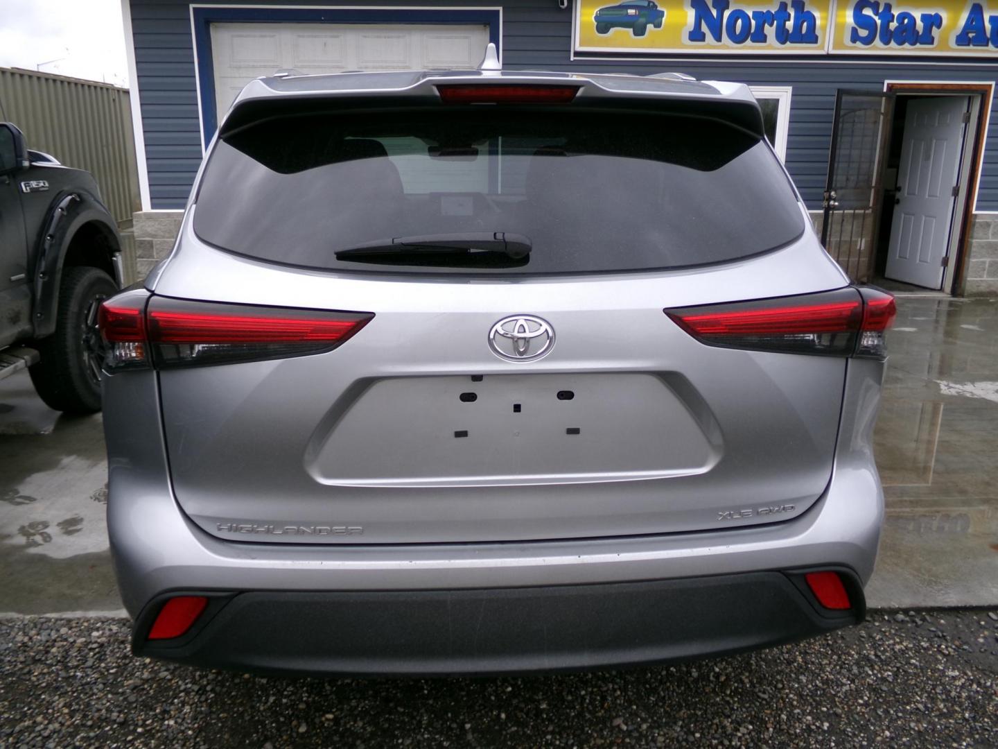 2023 Silver Toyota Highlander Others (5TDKDRBH8PS) with an 3.5L V6 DOHC 24V engine, 6A transmission, located at 2630 Philips Field Rd., Fairbanks, AK, 99709, (907) 458-0593, 64.848068, -147.780609 - Photo#3