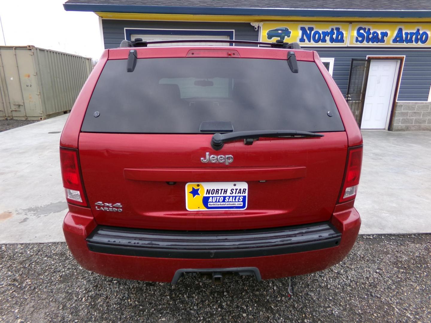 2010 Red Jeep Grand Cherokee Laredo 4WD (1J4PR4GK1AC) with an 3.7L V6 SOHC 12V engine, 5-Speed Automatic transmission, located at 2630 Philips Field Rd., Fairbanks, AK, 99709, (907) 458-0593, 64.848068, -147.780609 - Photo#3