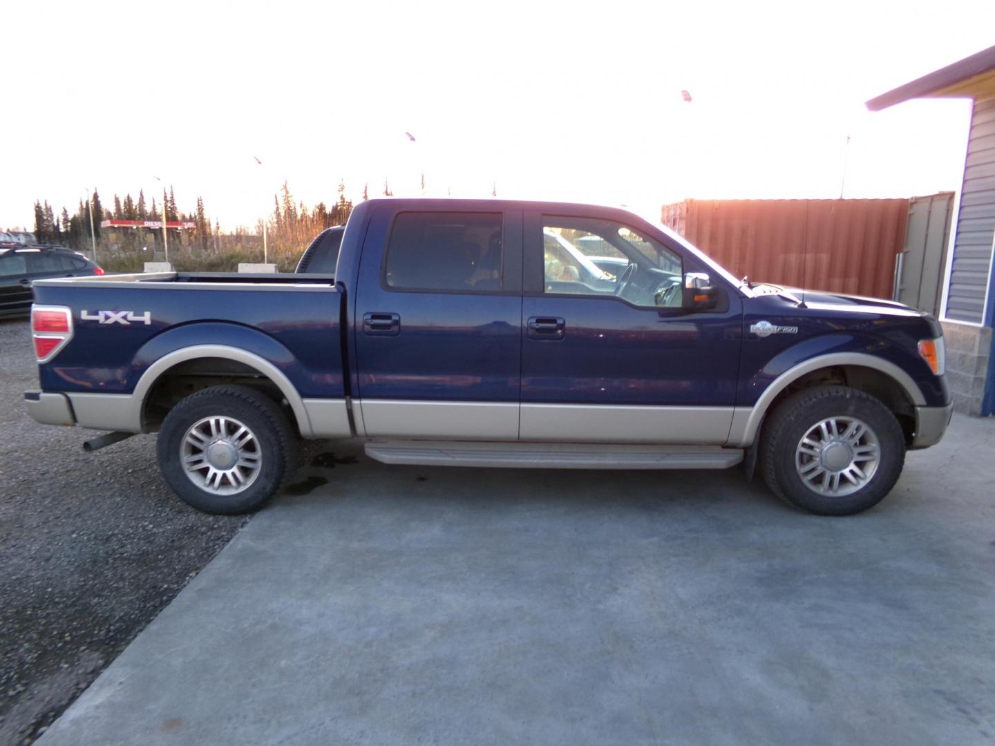 2009 Blue Ford F-150 FX4 SuperCrew 5.5-ft. Bed 4WD (1FTPW14V69K) with an 5.4L V8 SOHC 24V FFV engine, 4-Speed Automatic transmission, located at 2630 Philips Field Rd., Fairbanks, AK, 99709, (907) 458-0593, 64.848068, -147.780609 - Photo#2