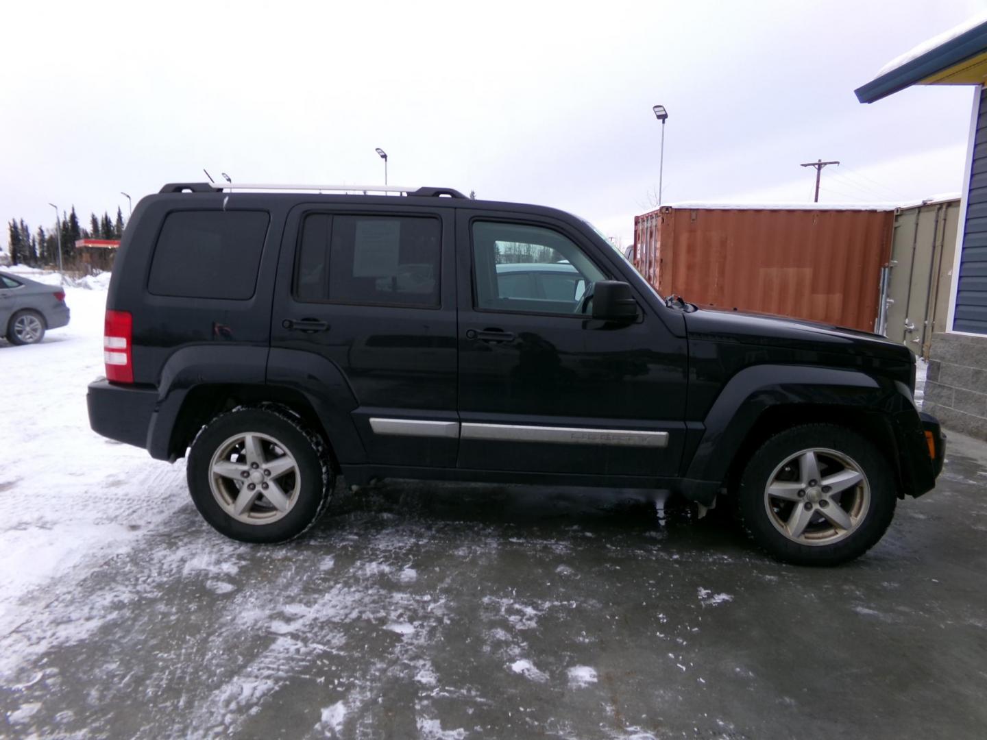 2012 Black Jeep Liberty Limited 4WD (1C4PJMCK6CW) with an 3.7L V6 SOHC 12V engine, 4-Speed Automatic transmission, located at 2630 Philips Field Rd., Fairbanks, AK, 99709, (907) 458-0593, 64.848068, -147.780609 - Photo#2