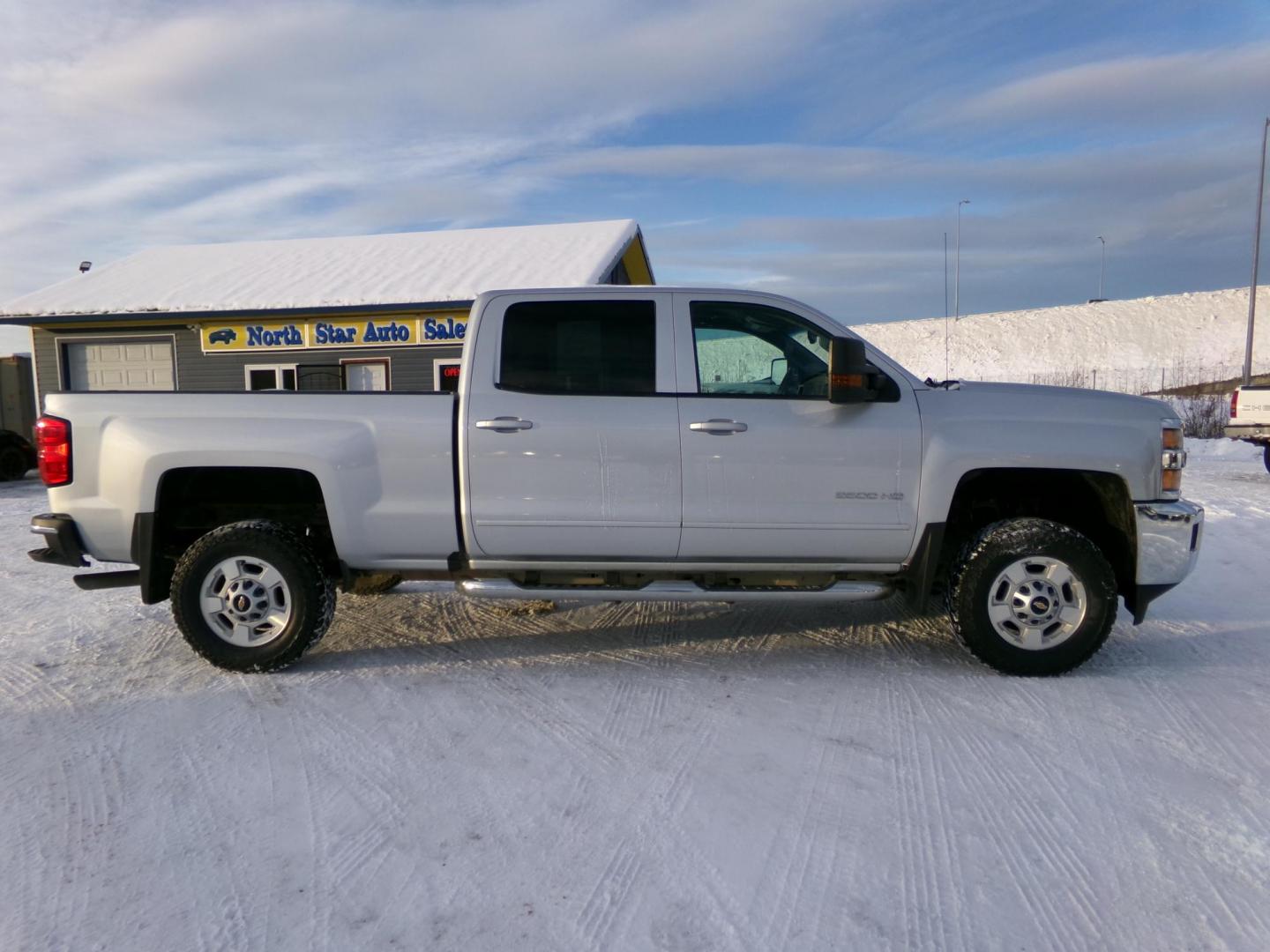 2019 Silver Chevrolet Silverado 2500HD LT 4WD (1GC1KSEG5KF) with an 6.0L V8 OHV 16V FFV engine, 6A transmission, located at 2630 Philips Field Rd., Fairbanks, AK, 99709, (907) 458-0593, 64.848068, -147.780609 - Photo#2