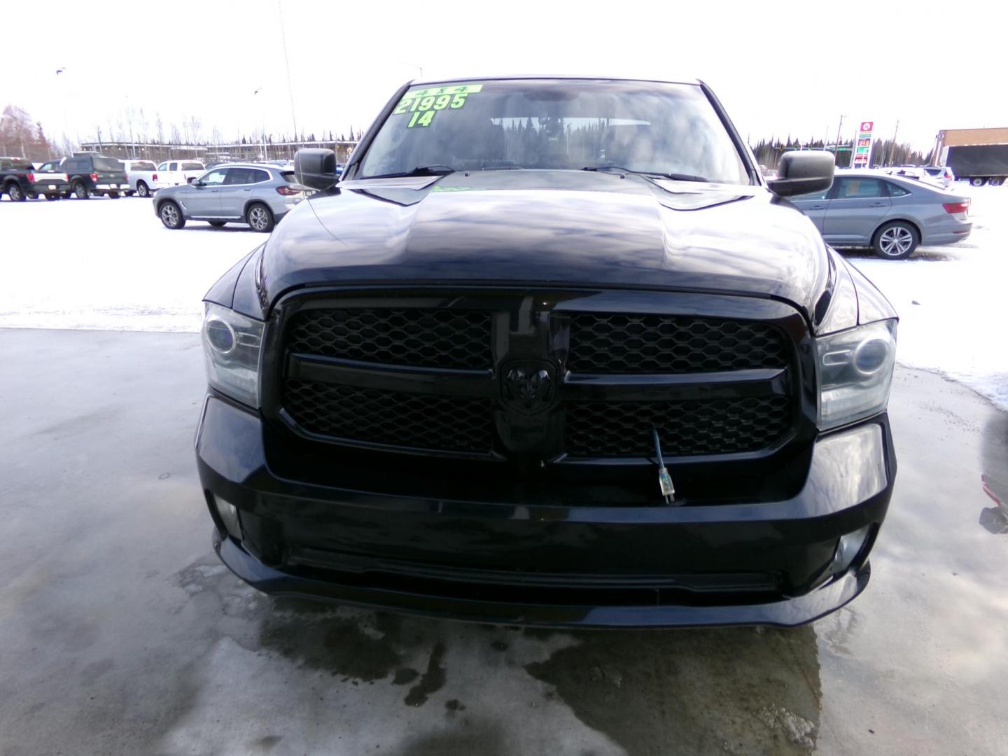 2014 Black Dodge 1500 Tradesman Crew Cab SWB 4WD (1C6RR7KT5ES) with an 5.7L V8 OHV 16V engine, 6-Speed Automatic transmission, located at 2630 Philips Field Rd., Fairbanks, AK, 99709, (907) 458-0593, 64.848068, -147.780609 - Photo#1