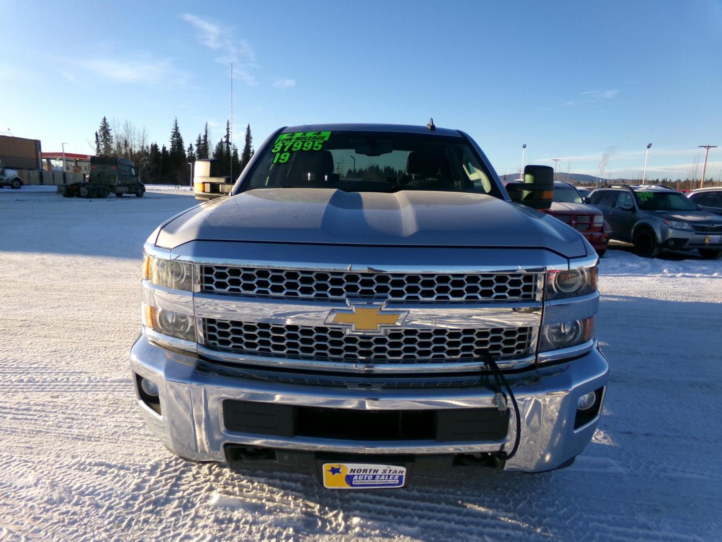 2019 Silver Chevrolet Silverado 2500HD LT 4WD (1GC1KSEG9KF) with an 6.0L V8 OHV 16V FFV engine, 6A transmission, located at 2630 Philips Field Rd., Fairbanks, AK, 99709, (907) 458-0593, 64.848068, -147.780609 - Photo#1