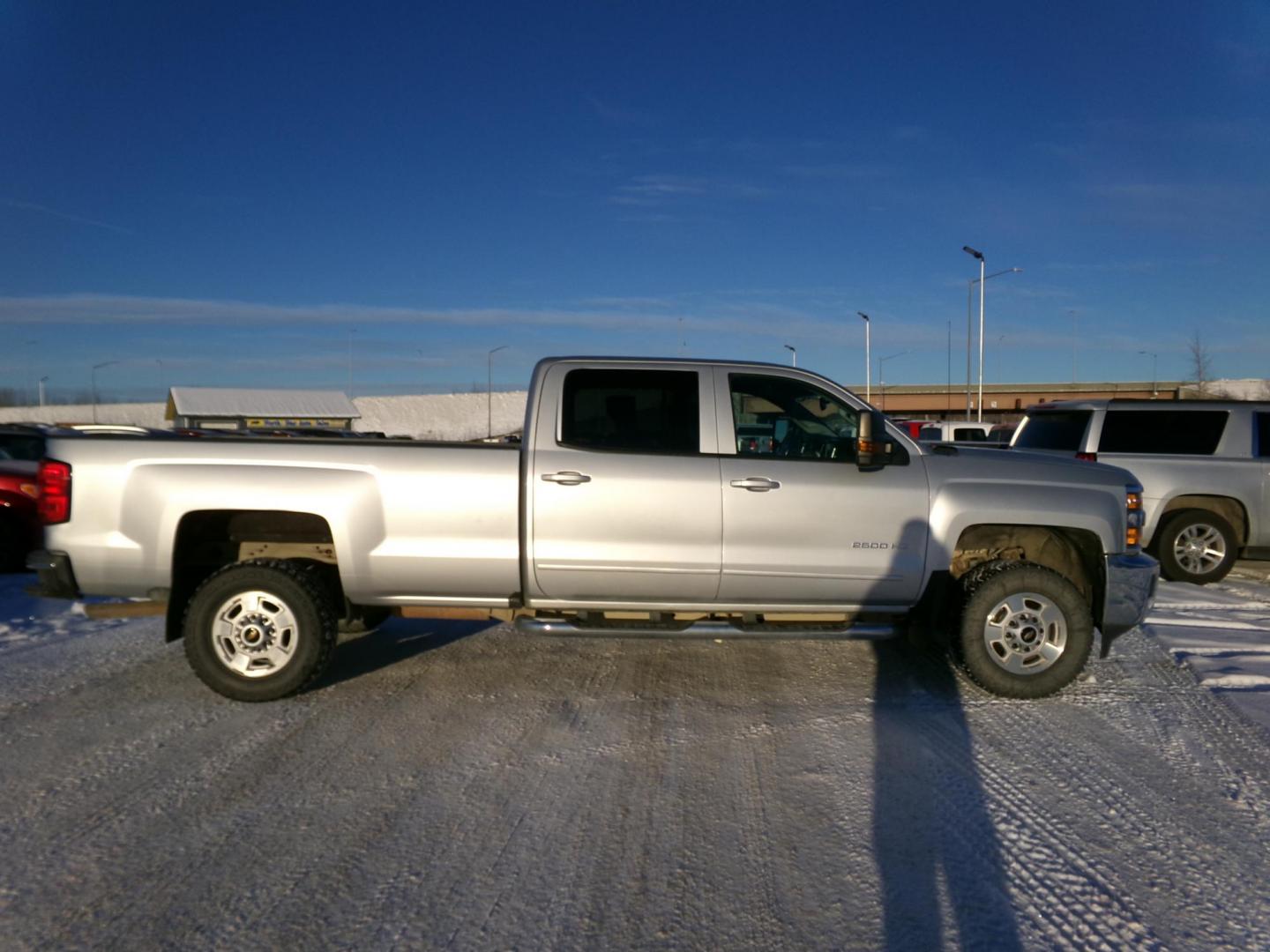 2019 Silver Chevrolet Silverado 2500HD LT 4WD (1GC1KSEG9KF) with an 6.0L V8 OHV 16V FFV engine, 6A transmission, located at 2630 Philips Field Rd., Fairbanks, AK, 99709, (907) 458-0593, 64.848068, -147.780609 - Photo#3