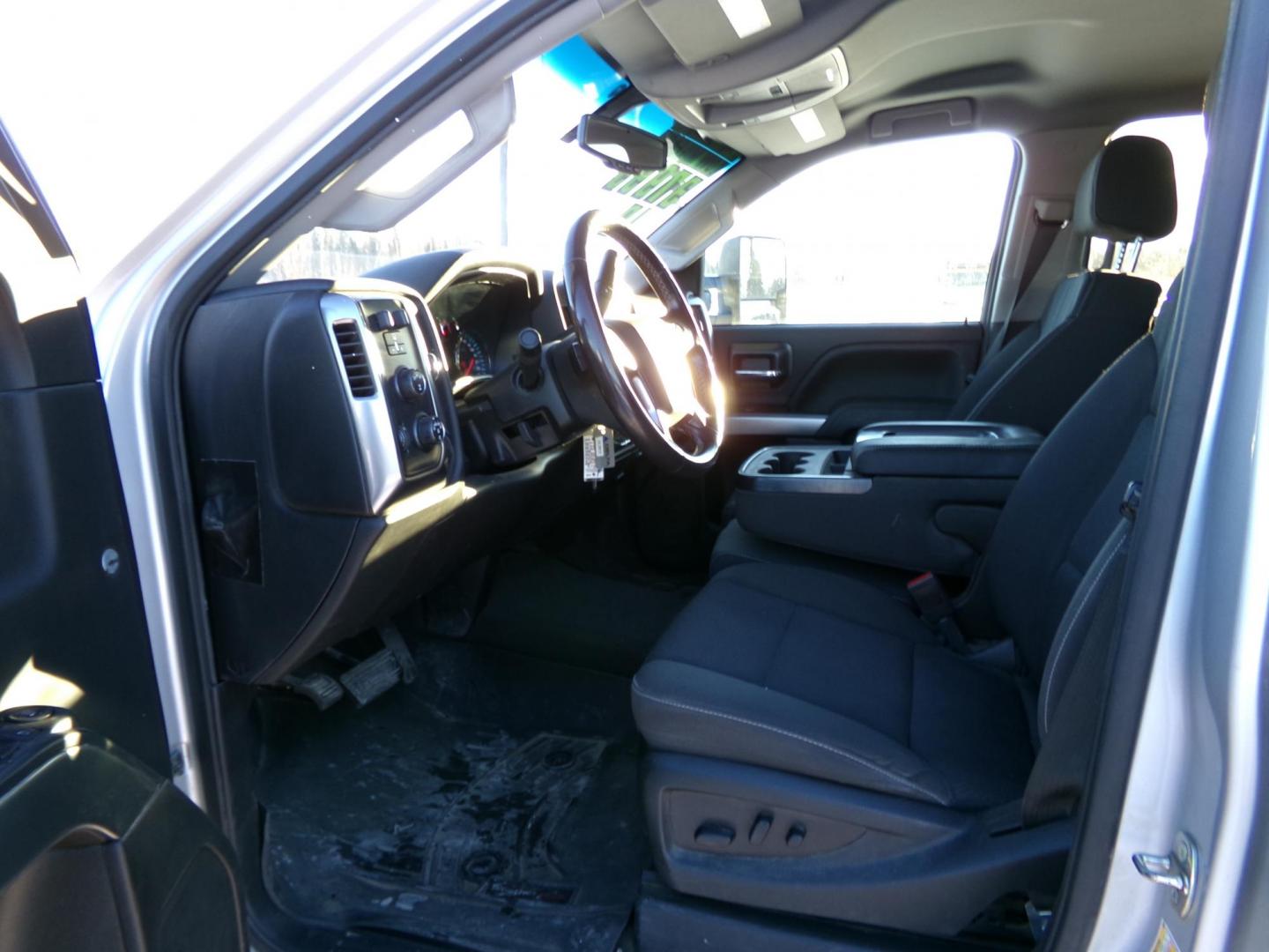 2019 Silver Chevrolet Silverado 2500HD LT 4WD (1GC1KSEG9KF) with an 6.0L V8 OHV 16V FFV engine, 6A transmission, located at 2630 Philips Field Rd., Fairbanks, AK, 99709, (907) 458-0593, 64.848068, -147.780609 - Photo#4