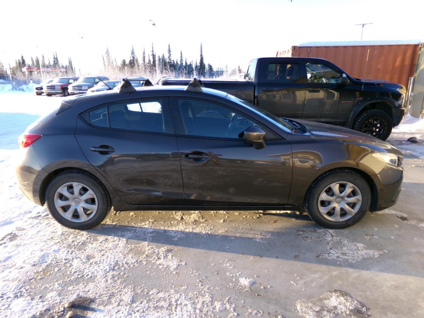 2016 Brown Mazda MAZDA3 i Sport AT 4-Door (JM1BM1J78G1) with an 2.0L L4 DOHC 16V engine, 6A transmission, located at 2630 Philips Field Rd., Fairbanks, AK, 99709, (907) 458-0593, 64.848068, -147.780609 - Photo#2