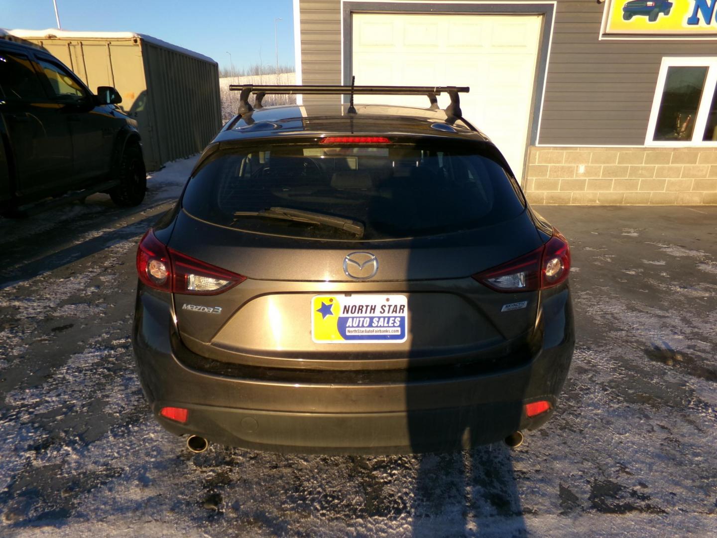 2016 Brown Mazda MAZDA3 i Sport AT 4-Door (JM1BM1J78G1) with an 2.0L L4 DOHC 16V engine, 6A transmission, located at 2630 Philips Field Rd., Fairbanks, AK, 99709, (907) 458-0593, 64.848068, -147.780609 - Photo#3