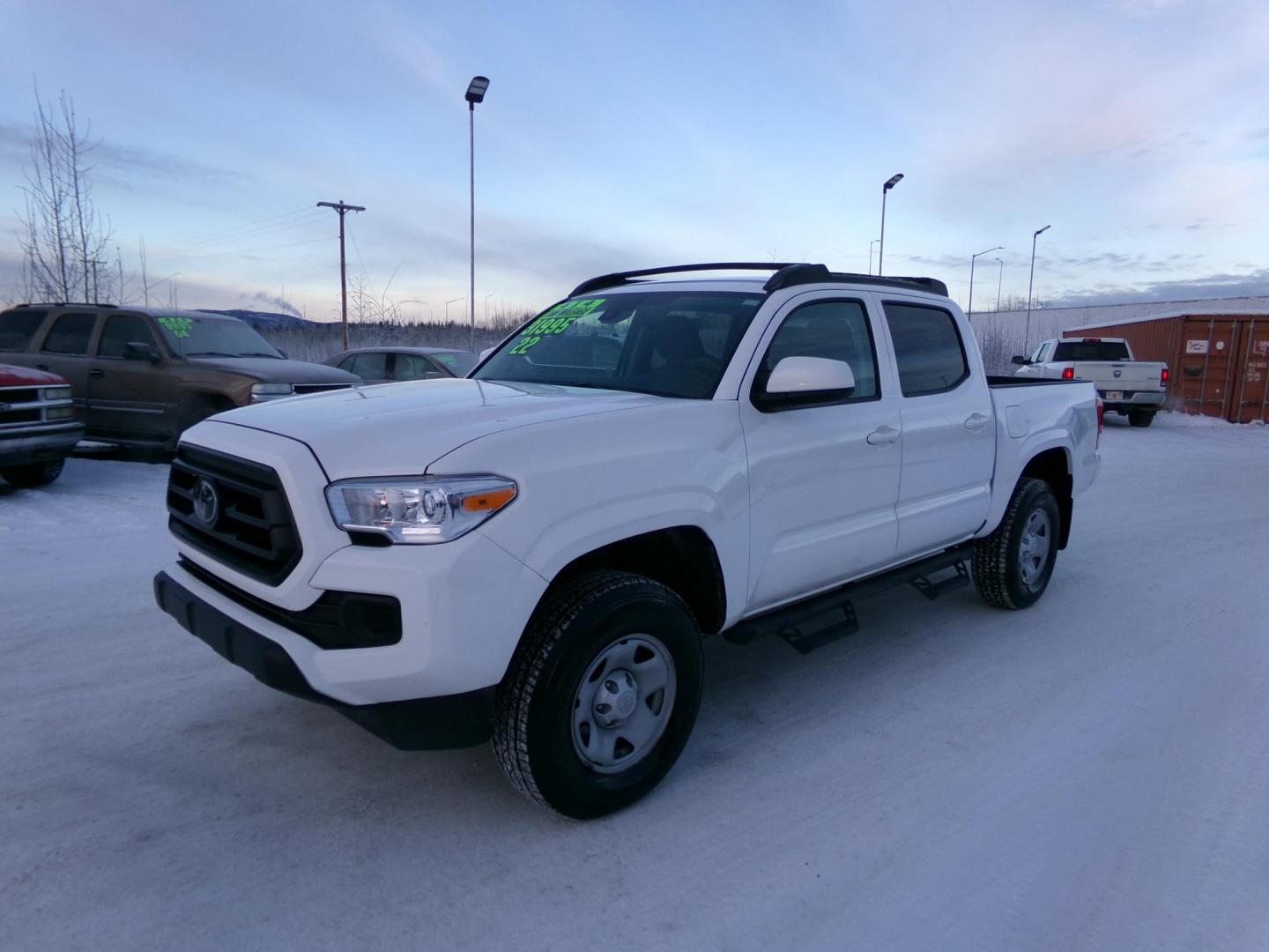 2022 White Toyota Tacoma SR5 Double Cab Long Bed V6 6AT 4WD (3TMCZ5AN8NM) with an 3.5L V6 DOHC 24V engine, 6A transmission, located at 2630 Philips Field Rd., Fairbanks, AK, 99709, (907) 458-0593, 64.848068, -147.780609 - Photo#0