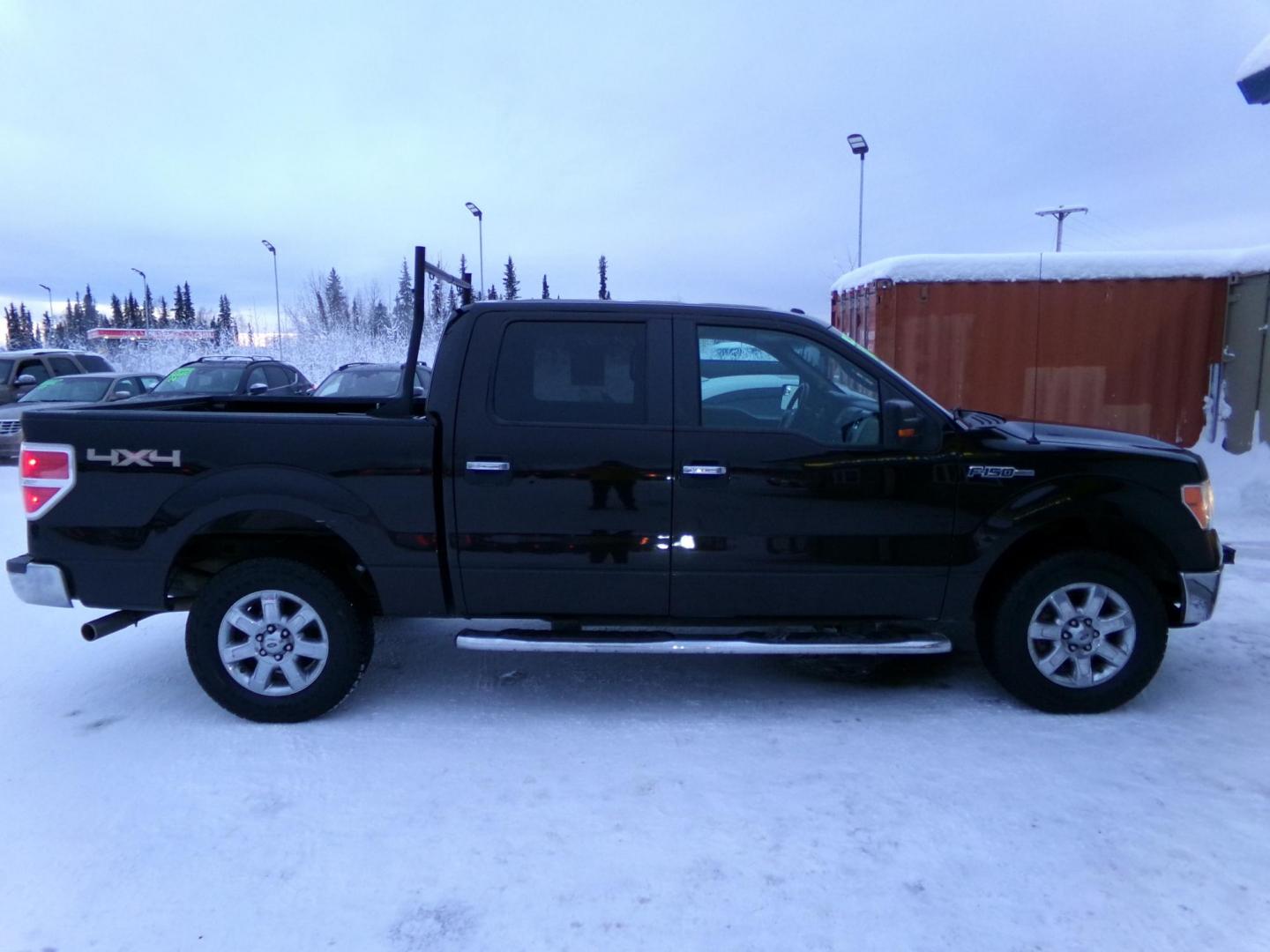 2013 Black /Tan Ford F-150 XLT SuperCrew 6.5-ft. Bed 4WD (1FTFW1EF0DF) with an 5.0L V8 engine, 6-Speed Automatic transmission, located at 2630 Philips Field Rd., Fairbanks, AK, 99709, (907) 458-0593, 64.848068, -147.780609 - Photo#2