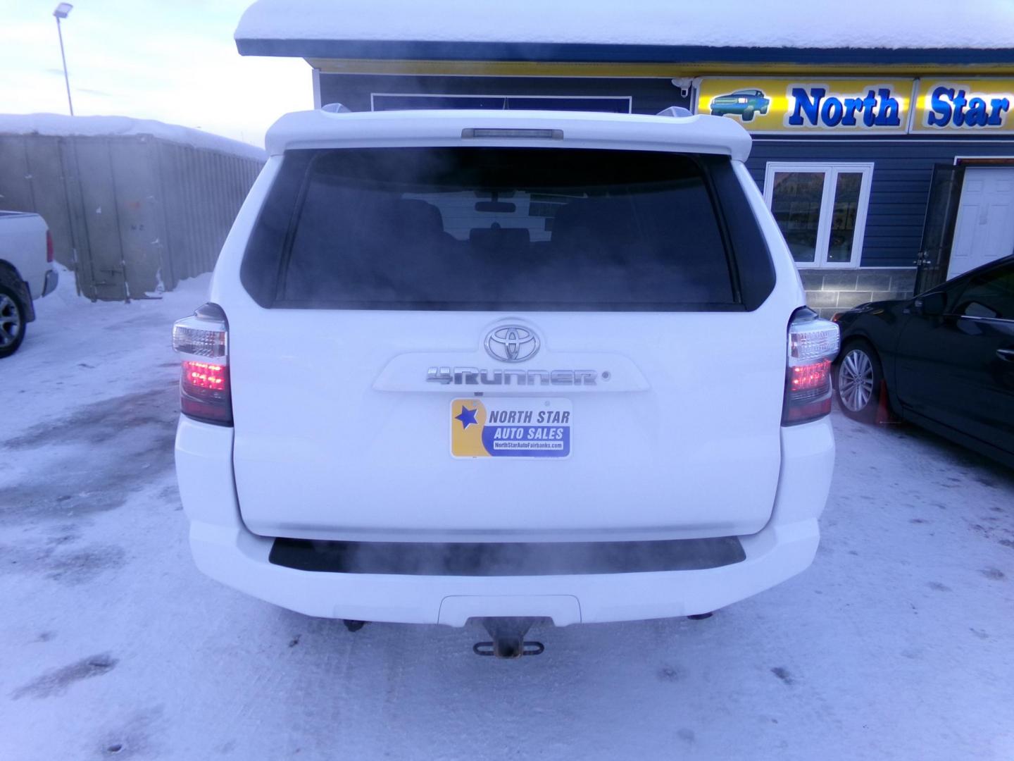 2018 White Toyota 4Runner Trail 4WD (JTEBU5JR8J5) with an 4.0L V6 DOHC 24V engine, 5A transmission, located at 2630 Philips Field Rd., Fairbanks, AK, 99709, (907) 458-0593, 64.848068, -147.780609 - Photo#3