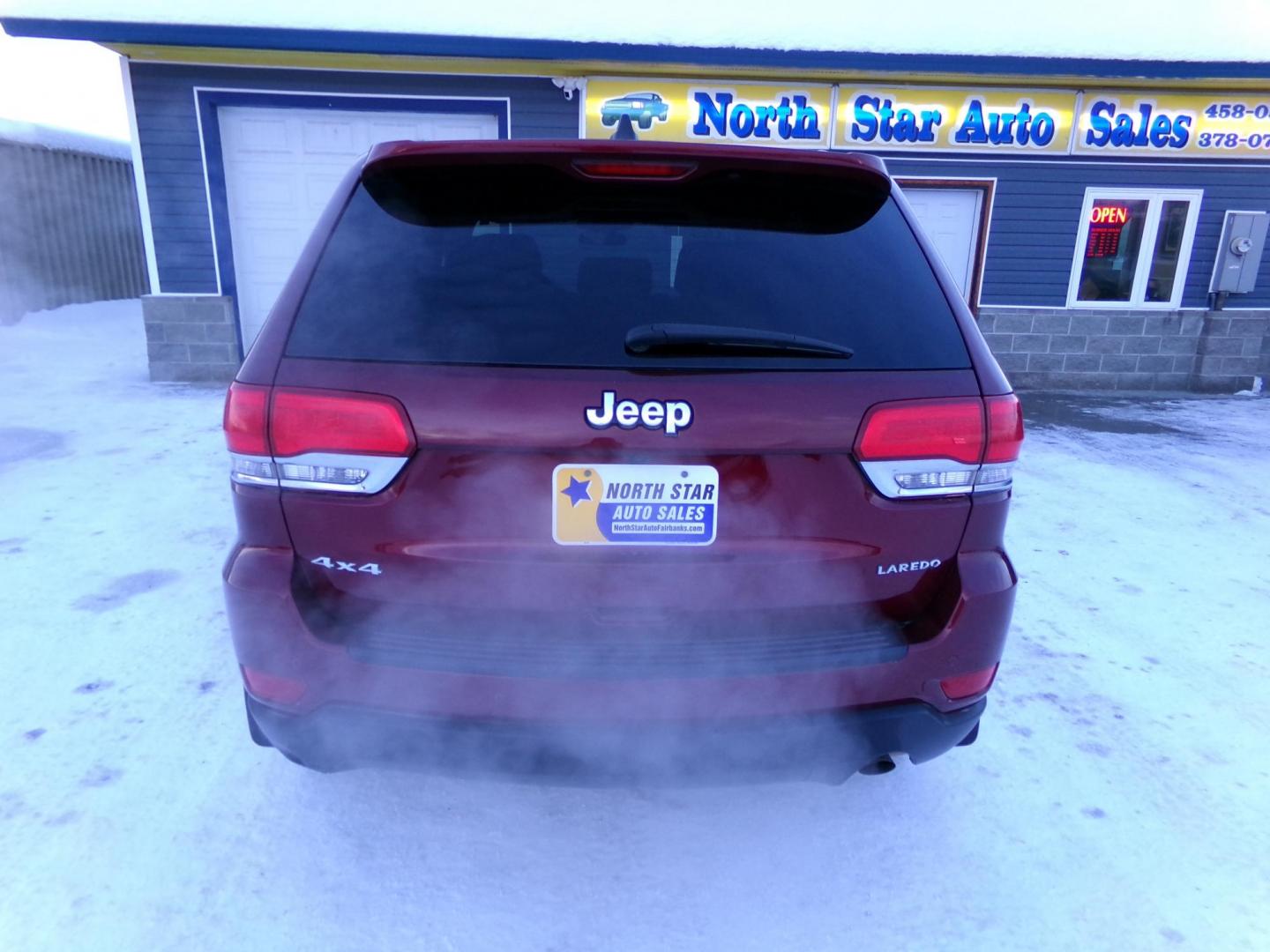 2018 Red Jeep Grand Cherokee Laredo 4WD (1C4RJFAG3JC) with an 3.6L V6 DOHC 24V engine, 8A transmission, located at 2630 Philips Field Rd., Fairbanks, AK, 99709, (907) 458-0593, 64.848068, -147.780609 - Photo#3