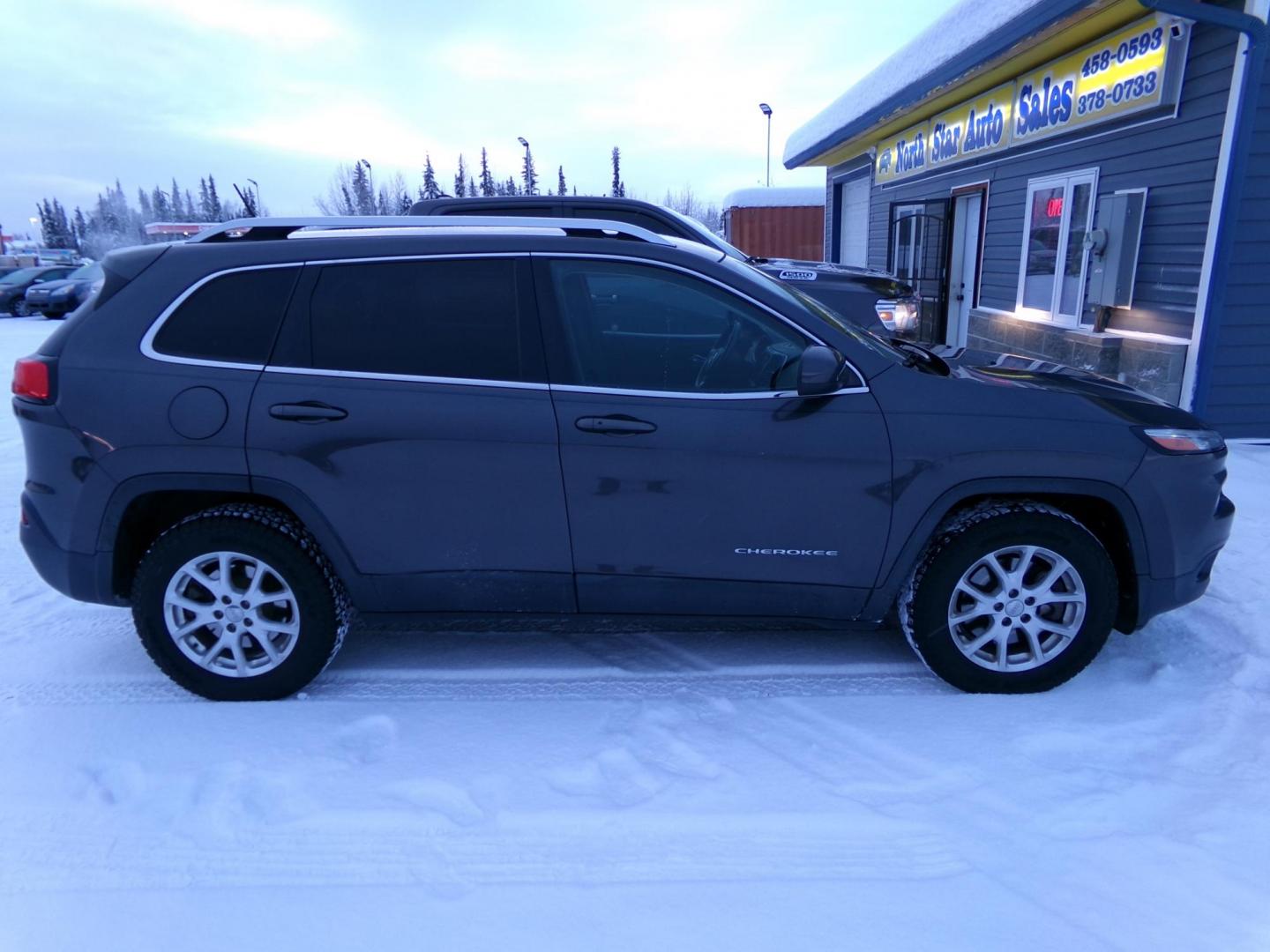 2015 Grey Jeep Cherokee Latitude 4WD (1C4PJMCSXFW) with an 3.2L V6 DOHC 24V engine, 9-Speed Automatic transmission, located at 2630 Philips Field Rd., Fairbanks, AK, 99709, (907) 458-0593, 64.848068, -147.780609 - Photo#1