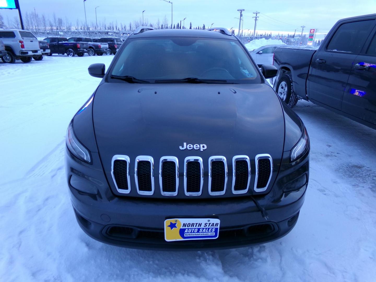 2015 Grey Jeep Cherokee Latitude 4WD (1C4PJMCSXFW) with an 3.2L V6 DOHC 24V engine, 9-Speed Automatic transmission, located at 2630 Philips Field Rd., Fairbanks, AK, 99709, (907) 458-0593, 64.848068, -147.780609 - Photo#2