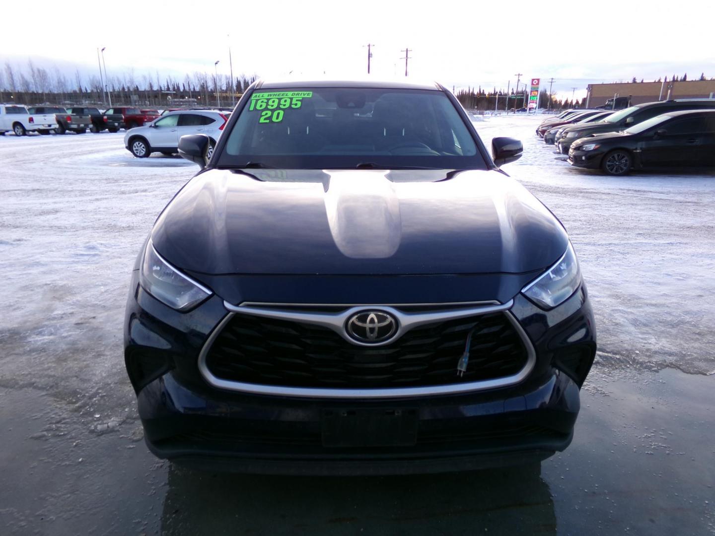 2020 Blue Toyota Highlander L AWD V6 (5TDCZRBH0LS) with an 3.5L V6 DOHC 24V engine, 6A transmission, located at 2630 Philips Field Rd., Fairbanks, AK, 99709, (907) 458-0593, 64.848068, -147.780609 - Photo#1