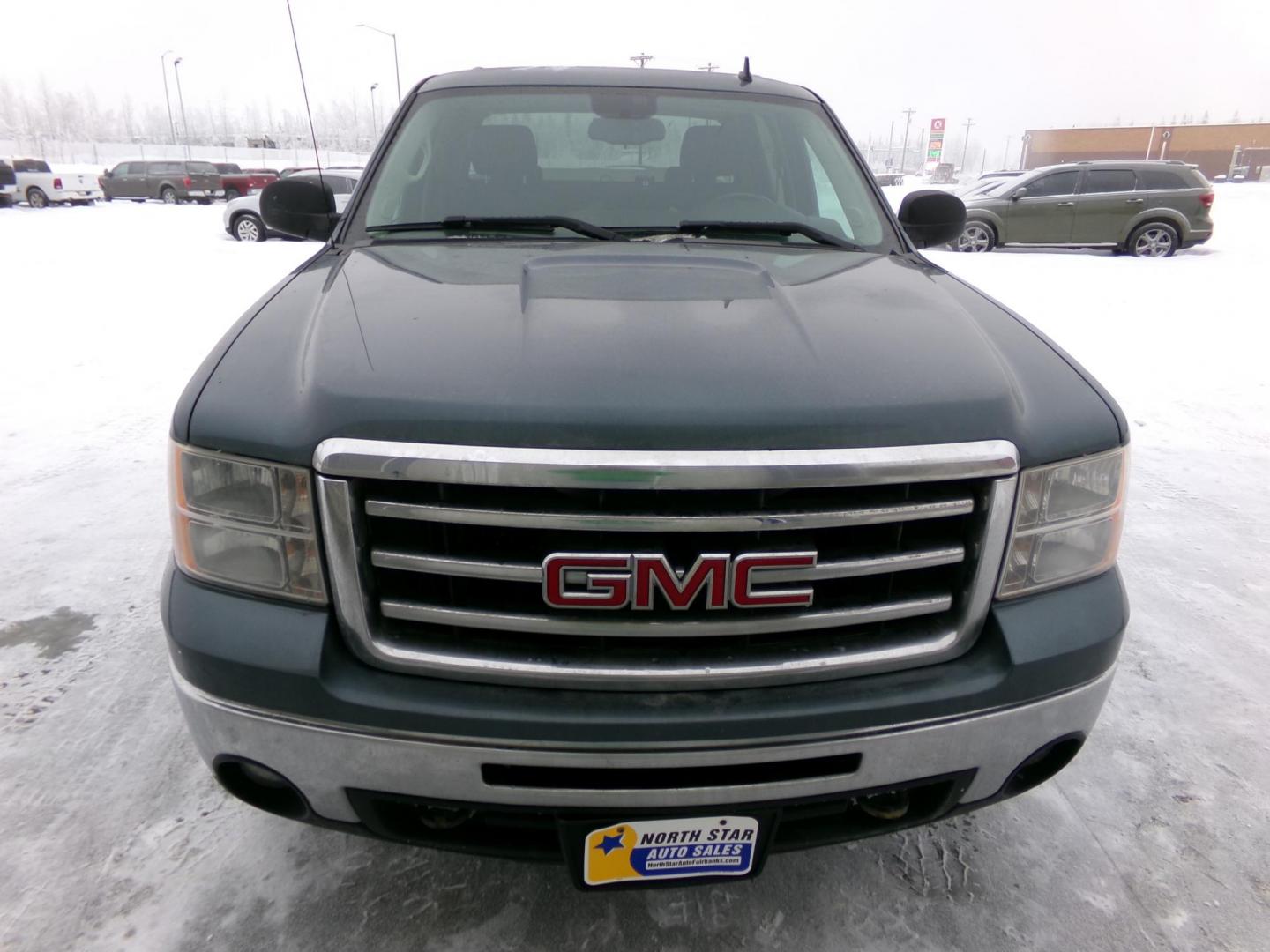 2012 GMC Sierra 1500 SLE Crew Cab 4WD (3GTP2VE78CG) with an 5.3L V8 OHV 16V FFV engine, 6-Speed Automatic transmission, located at 2630 Philips Field Rd., Fairbanks, AK, 99709, (907) 458-0593, 64.848068, -147.780609 - Photo#1