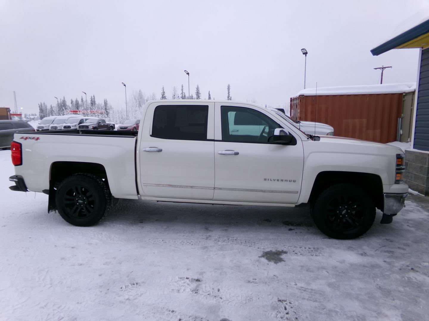 2014 White Chevrolet Silverado 1500 1LT Crew Cab 4WD (3GCUKREC8EG) with an 5.3L V8 OHV 16V engine, 6-Speed Automatic transmission, located at 2630 Philips Field Rd., Fairbanks, AK, 99709, (907) 458-0593, 64.848068, -147.780609 - Photo#2