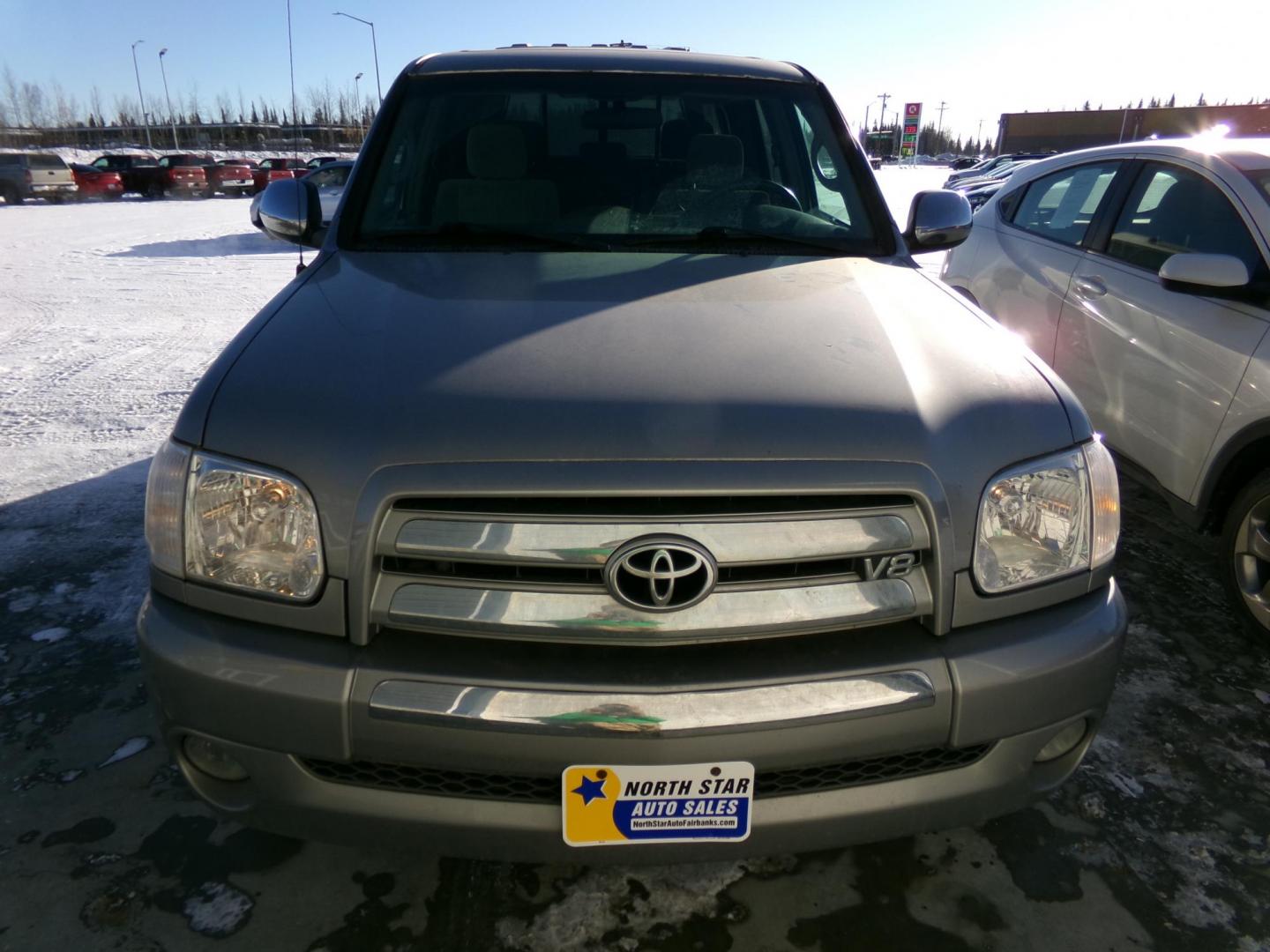 2006 Silver Toyota Tundra SR5 Double Cab 4WD (5TBDT44166S) with an 4.7L V8 DOHC 32V engine, 5-Speed Automatic Overdrive transmission, located at 2630 Philips Field Rd., Fairbanks, AK, 99709, (907) 458-0593, 64.848068, -147.780609 - Photo#2