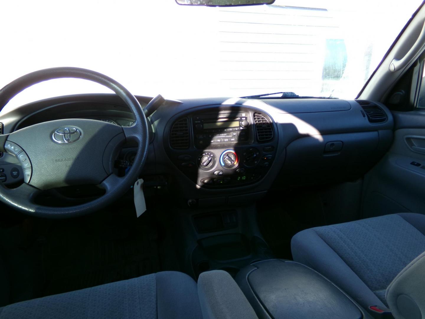 2006 Silver Toyota Tundra SR5 Double Cab 4WD (5TBDT44166S) with an 4.7L V8 DOHC 32V engine, 5-Speed Automatic Overdrive transmission, located at 2630 Philips Field Rd., Fairbanks, AK, 99709, (907) 458-0593, 64.848068, -147.780609 - Photo#6