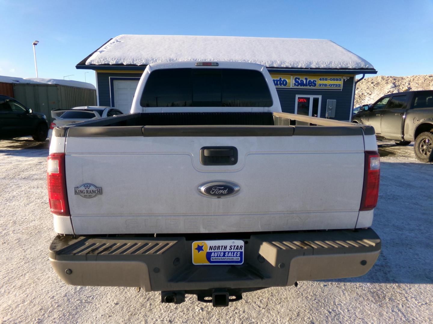 2014 White Ford F-250 SD King Ranch Crew Cab 4WD (1FT7W2BT8EE) with an 6.7L V8 OHV 16V DIESEL engine, 6-Speed Automatic transmission, located at 2630 Philips Field Rd., Fairbanks, AK, 99709, (907) 458-0593, 64.848068, -147.780609 - Photo#3